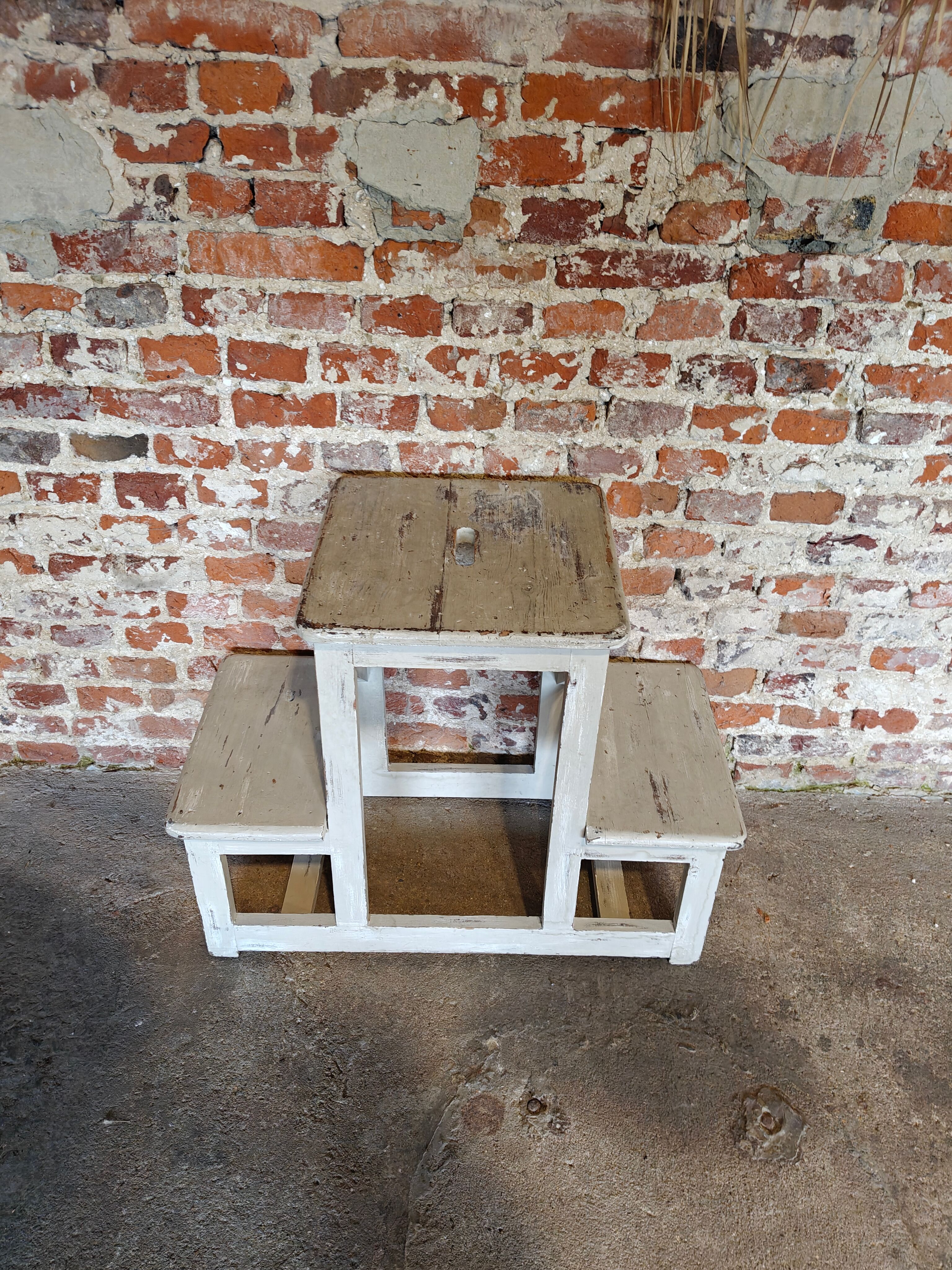 Ancien marchepied / escabeau en bois patiné – style brocante campagne