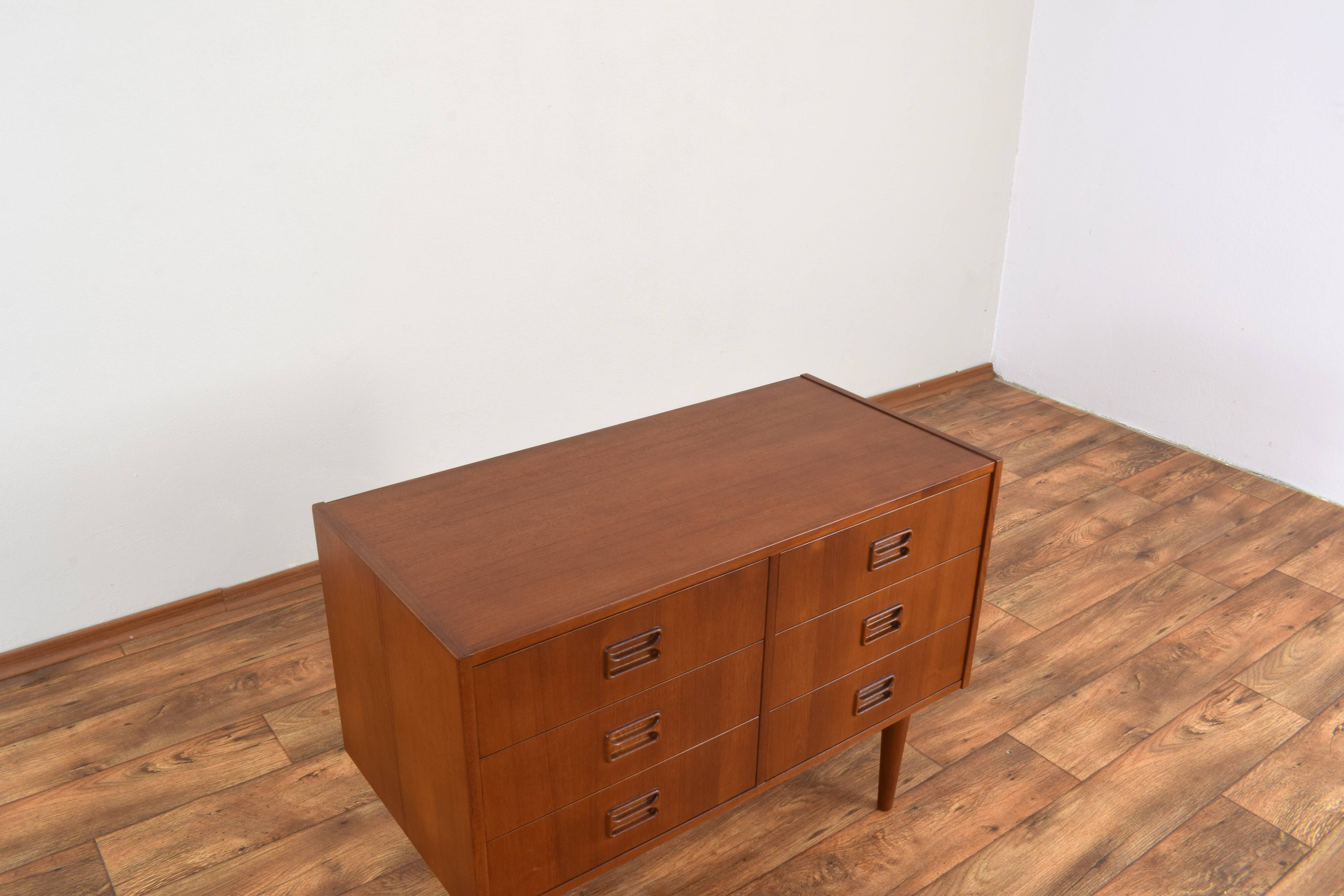 Commode à tiroirs danoise du milieu du siècle en teck, années 1960.