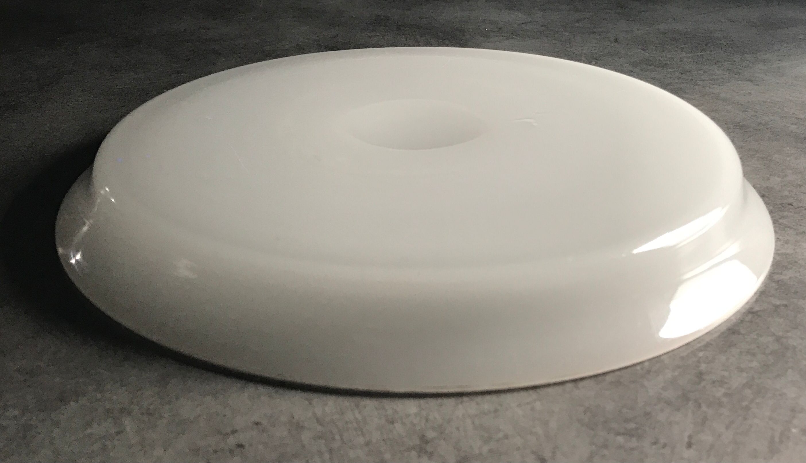 Plateau de serviteur ancien en opaline blanche 26 cm