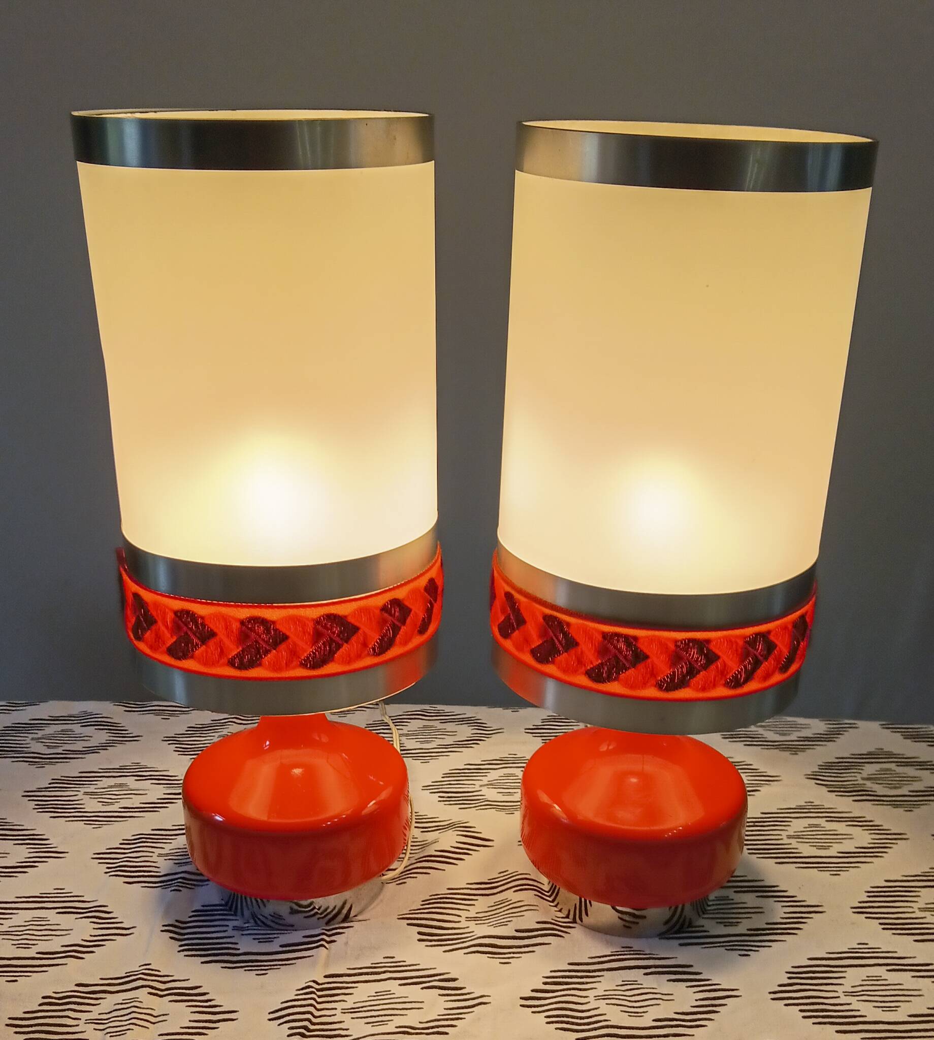 Paire de lampes de table/chevet vintage années 1970 orange.