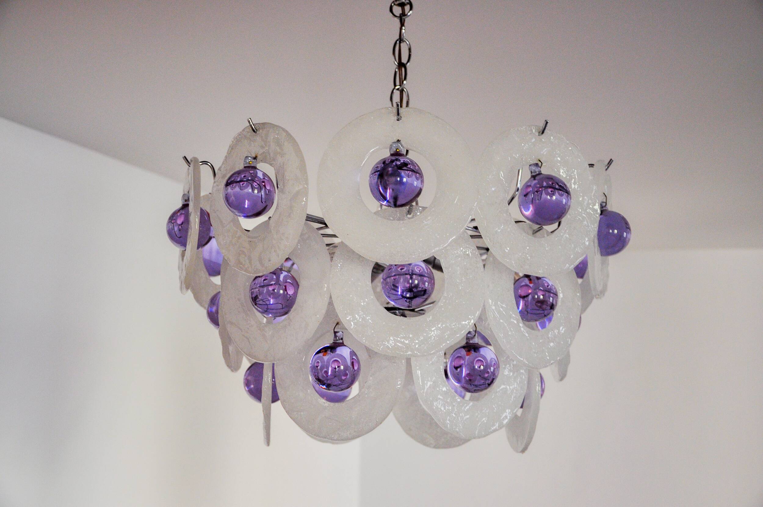 Sphera chandelier by Gino Vistosi, purple and white murano glass, Italy, 1970