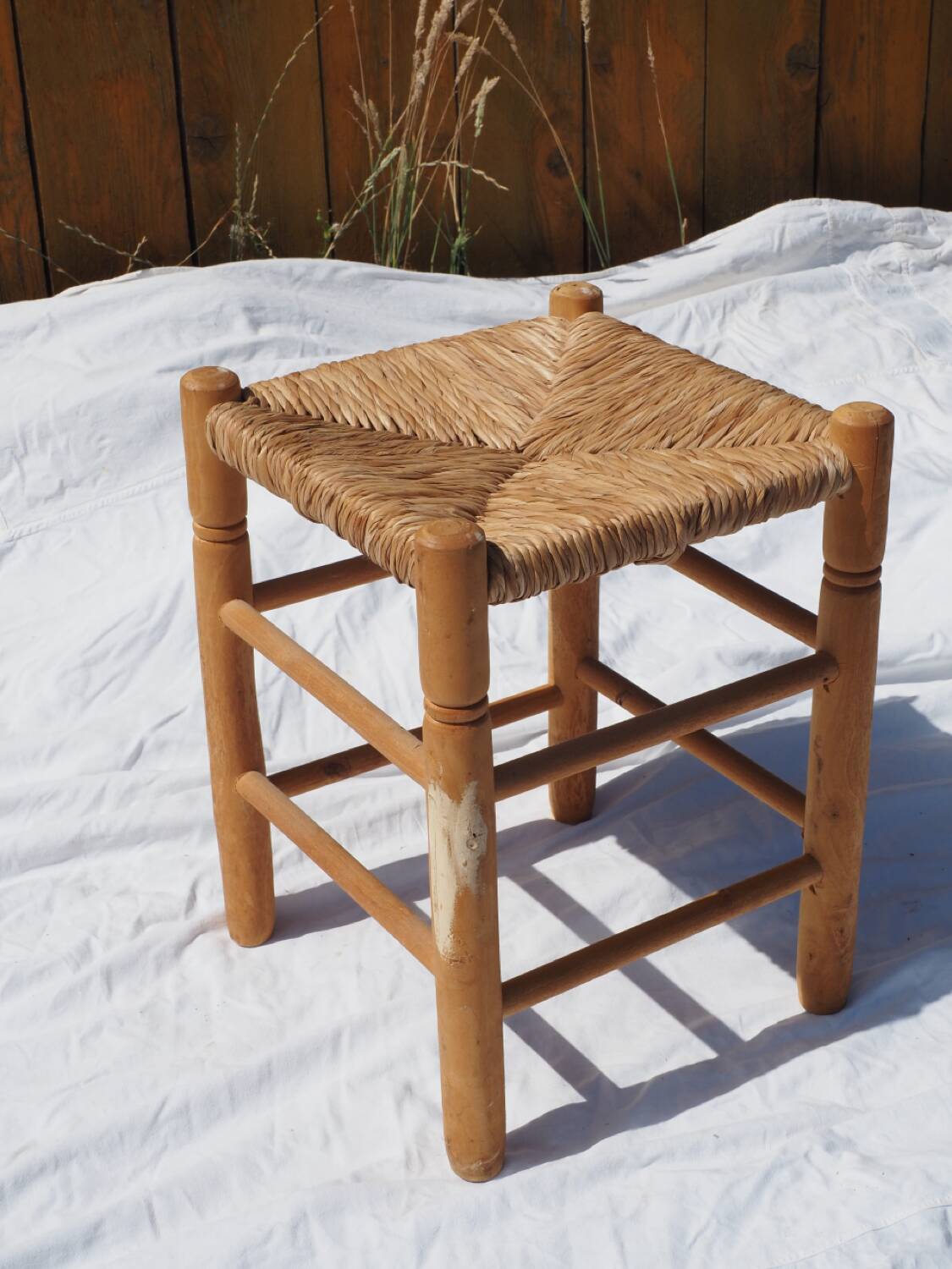 Low stool in wood and straw