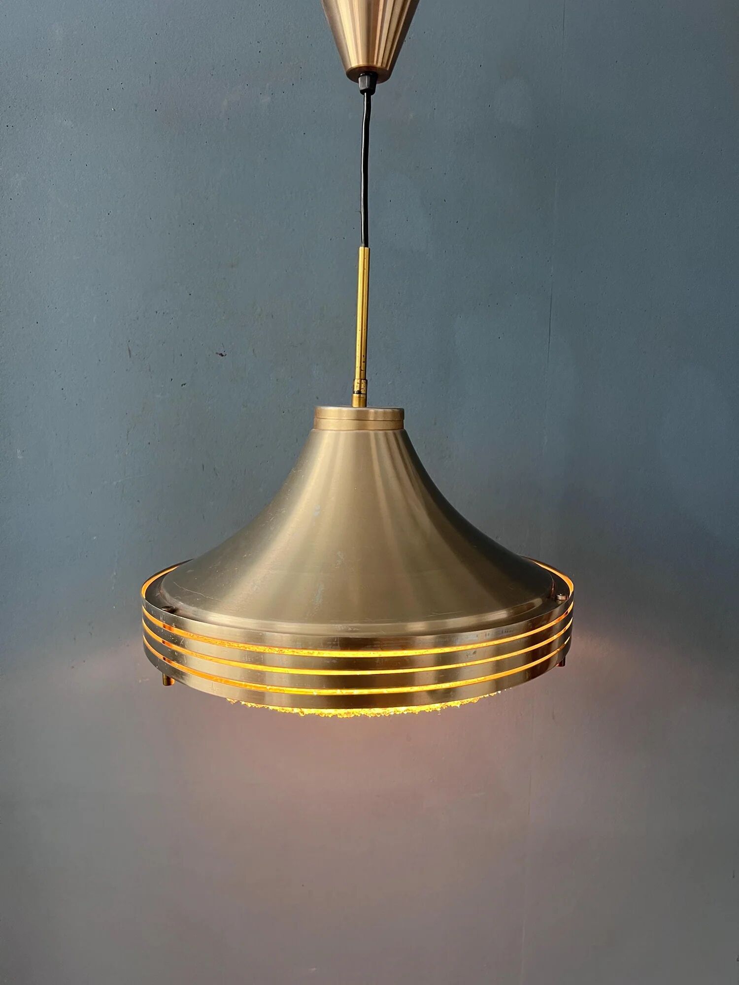 Suspension en verre et aluminium brossé de style mid-century
