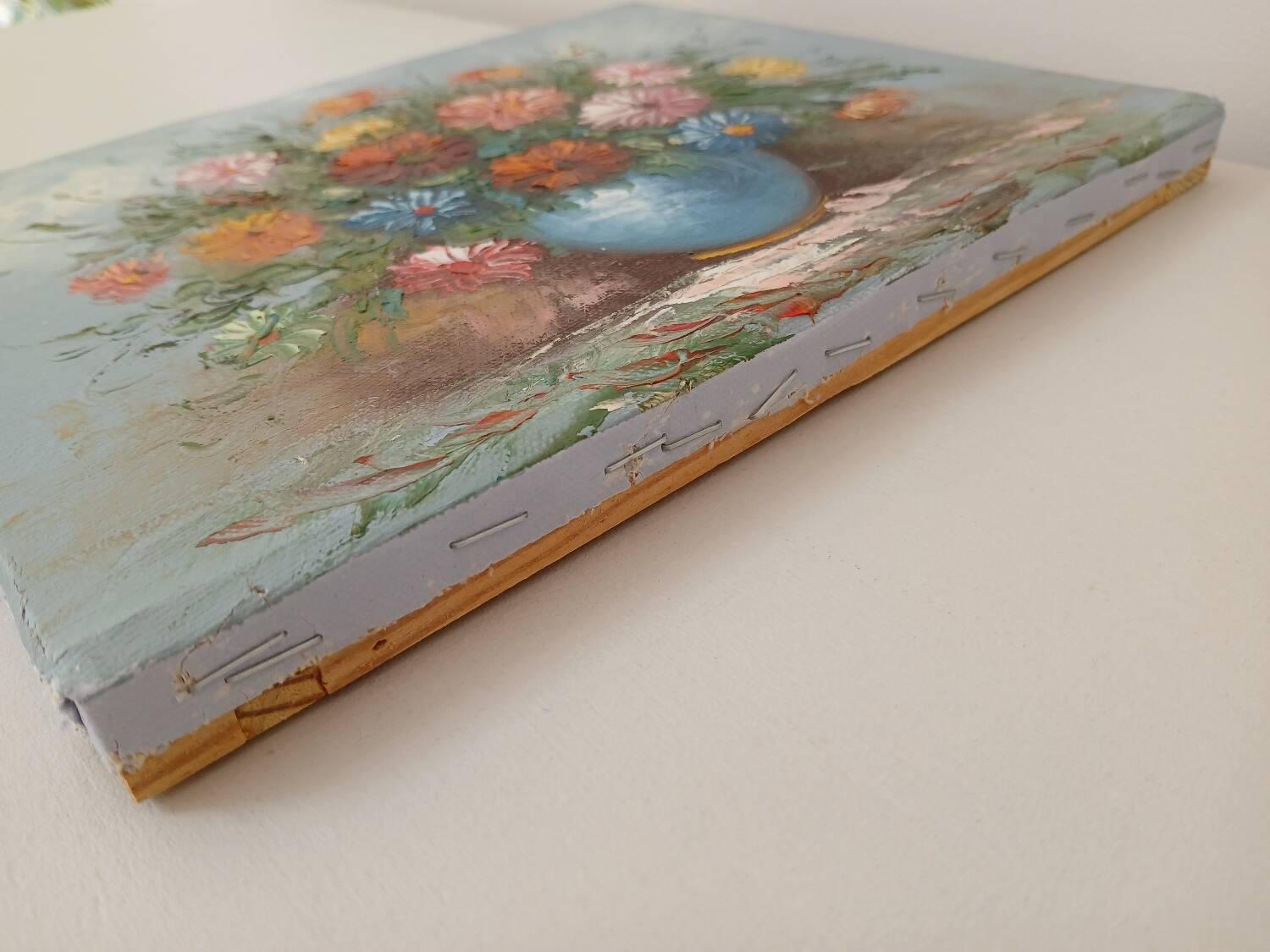 Small painting, bouquet of flowers, blue background
