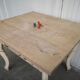 Table de cuisine vintage en bois, pieds courbés