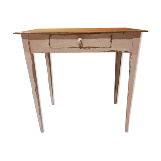 Table patiné rosé et bois