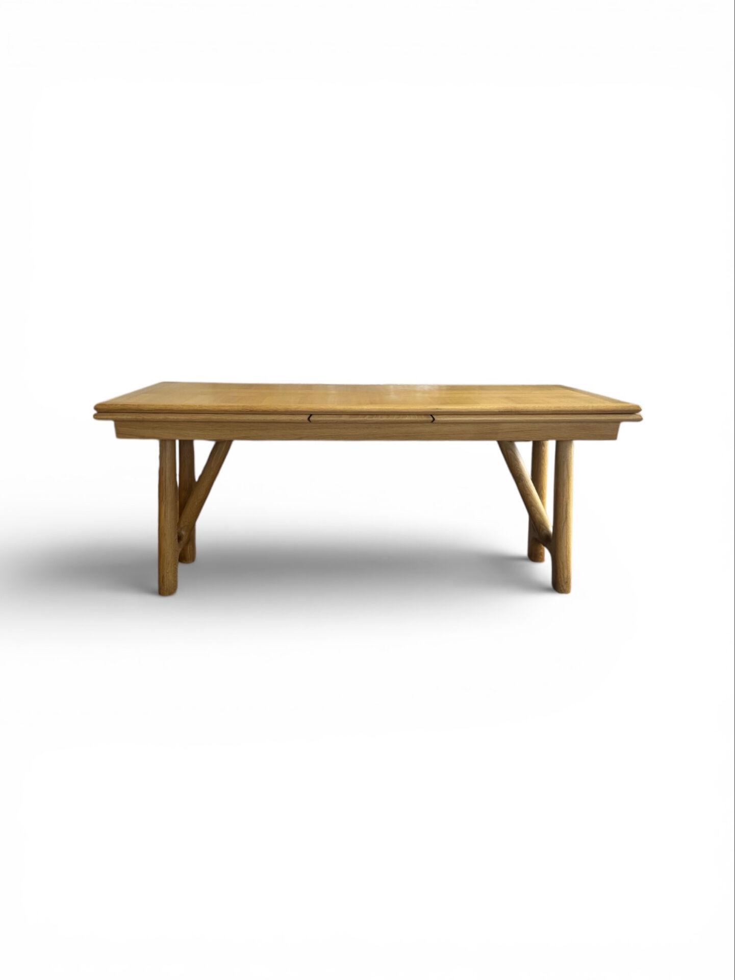 Table à rallonges en chêne par Guillerme & Chambron édition Votre Mais