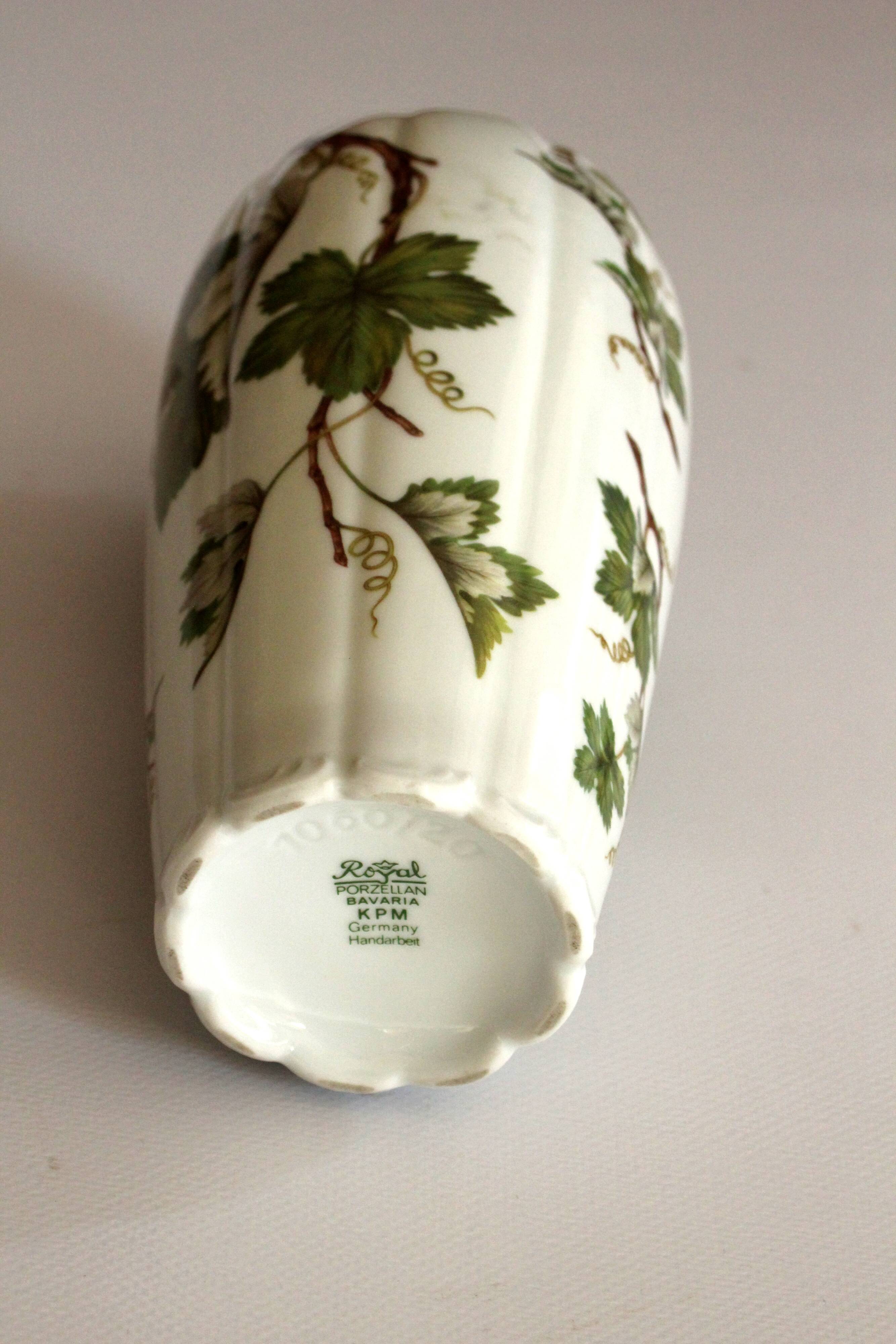 Royal Bavaria KPM porcelain vase - marked 1060/20 - Vintage