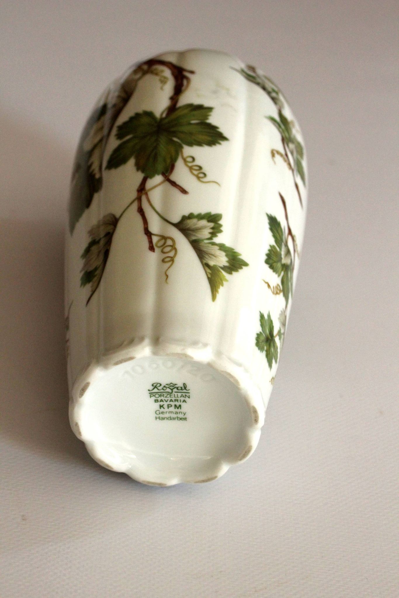 Royal Bavaria KPM porcelain vase - marked 1060/20 - Vintage