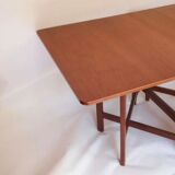 Folding table, with 2 Sfellers