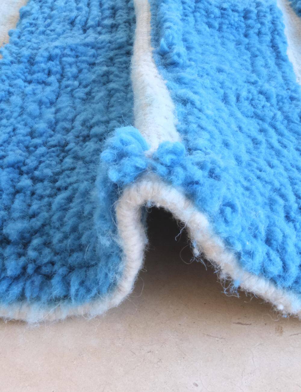 Contemporary Blue Rug - 271 x 218 cm