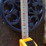 Enamelled cast iron trivet