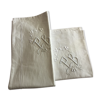 Lot of monogramées linen pillowcases