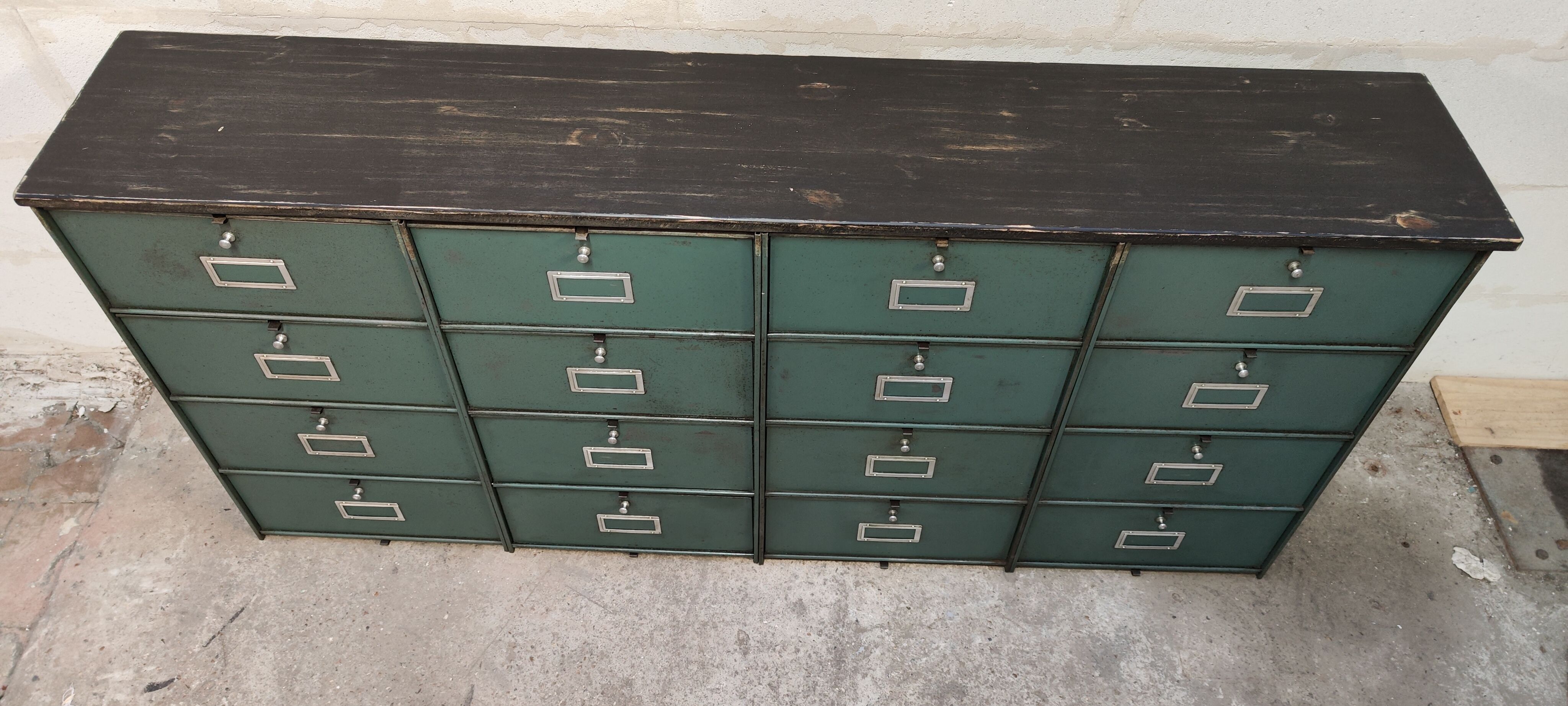 Industrial furniture in a row Ronéo 16 metal valves