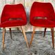 Paire de chaises Achille Decommere en fausse fourrure rouge et pieds compas en bois