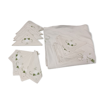 Tablecloth and 12 napkins