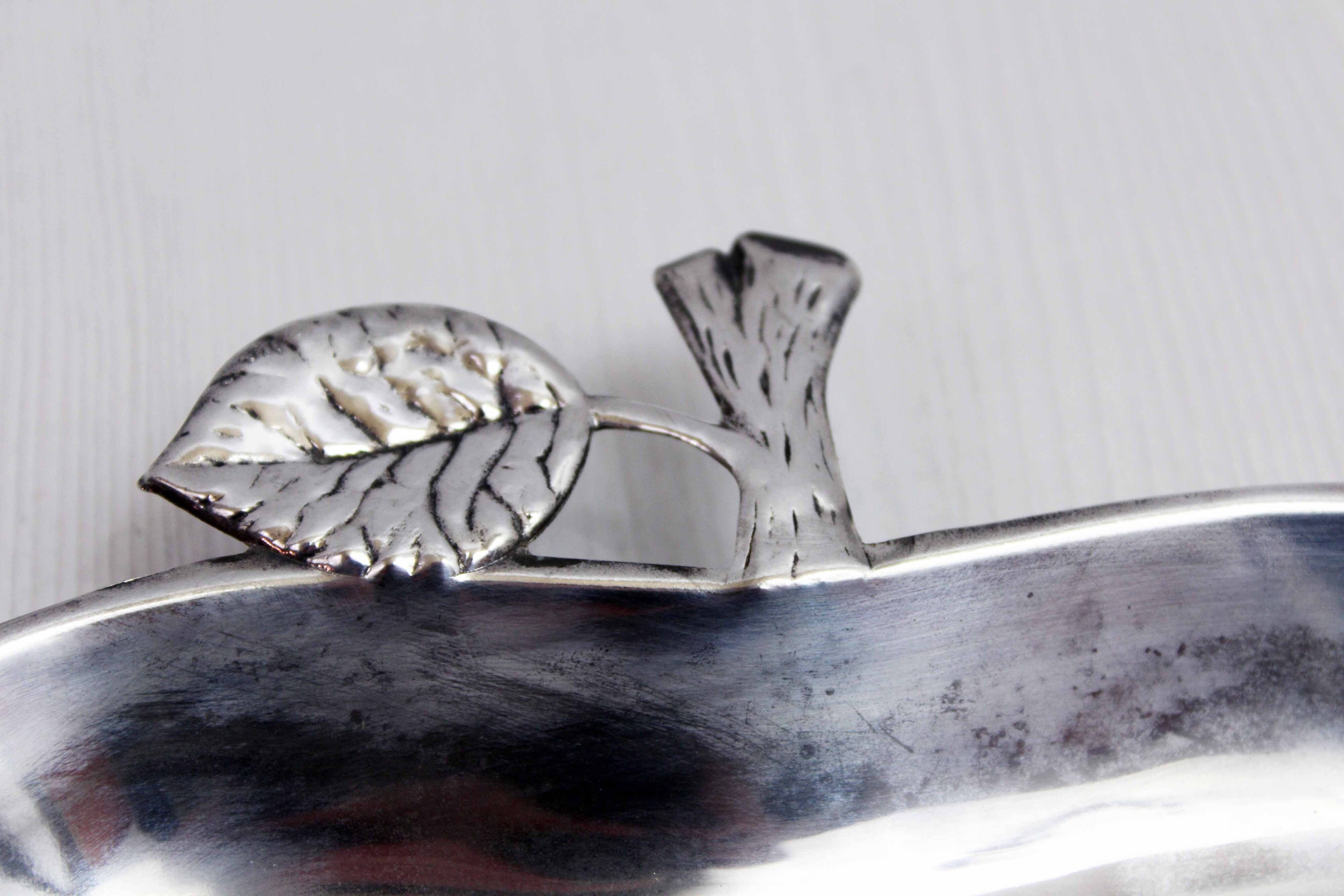 “Apple” cup or empty pocket