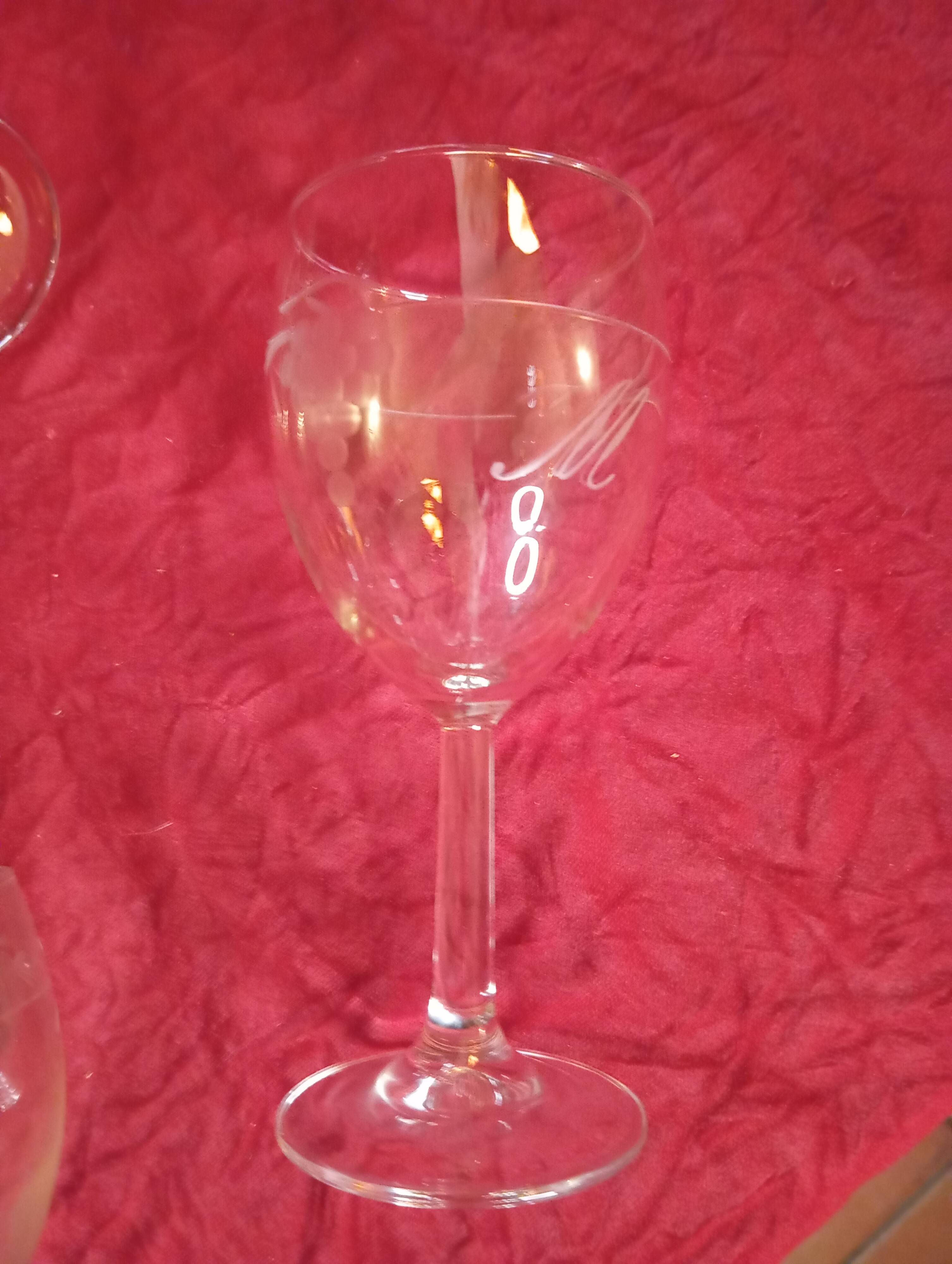 6 engraved water glasses with bunch of grapes