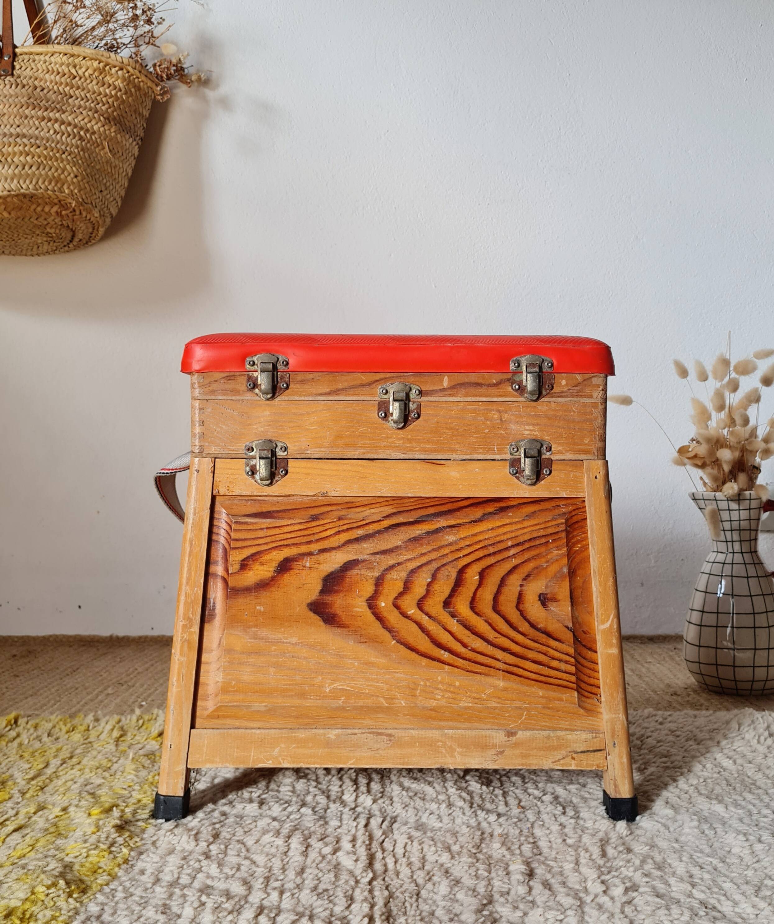Vintage fisherman’s chest – Work stool with red seat