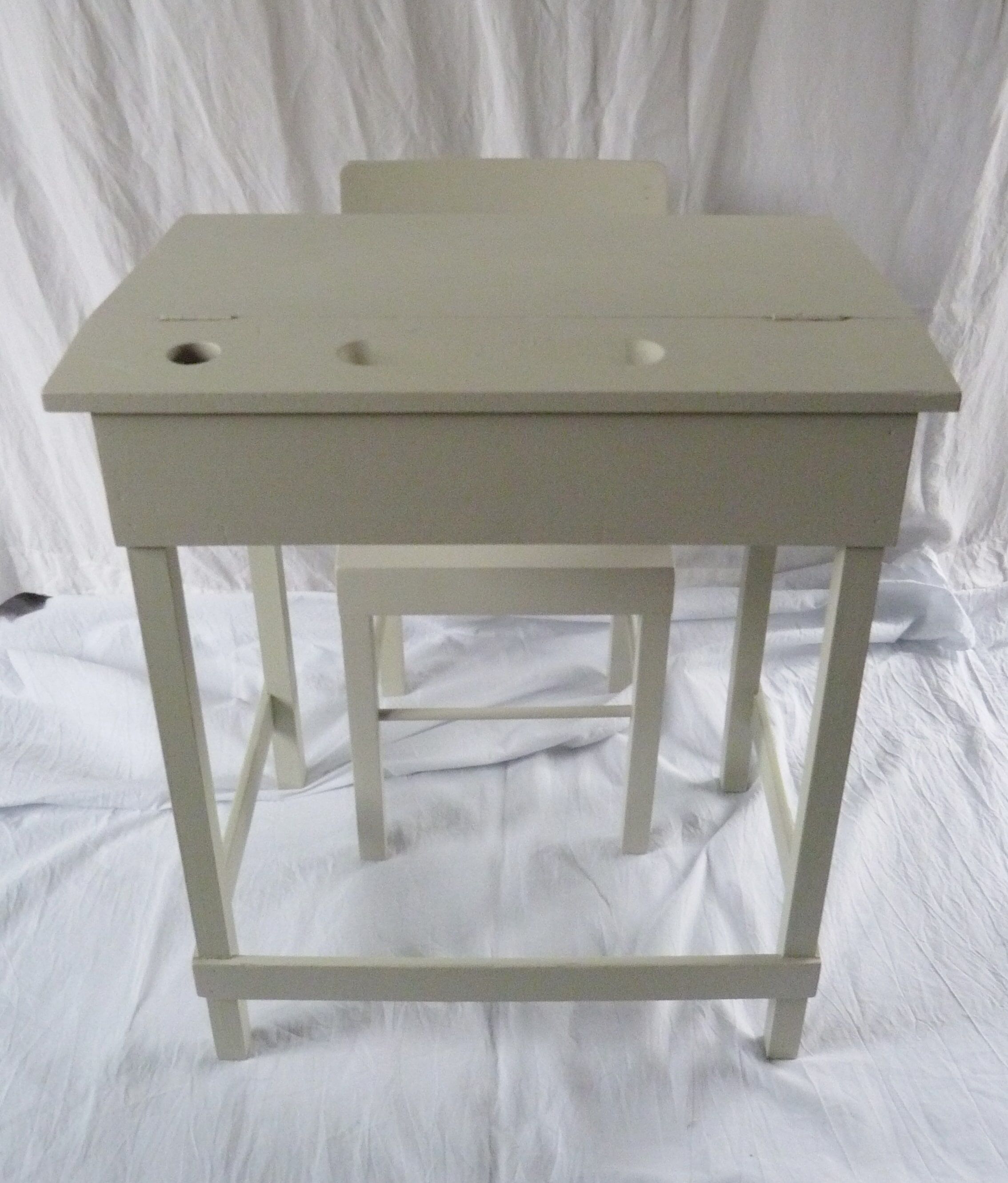 Set desk and his chair