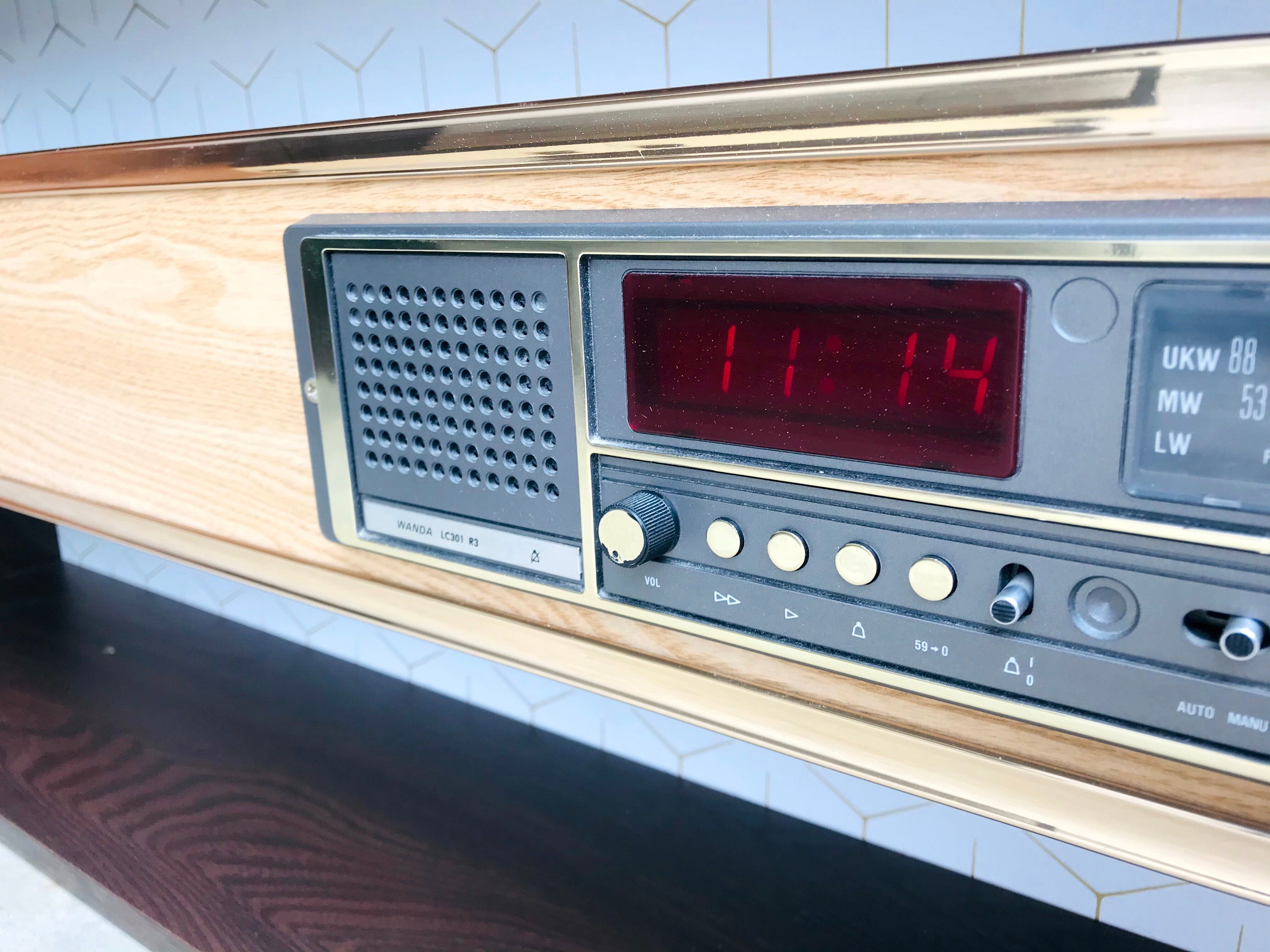 Wanda radio headboard