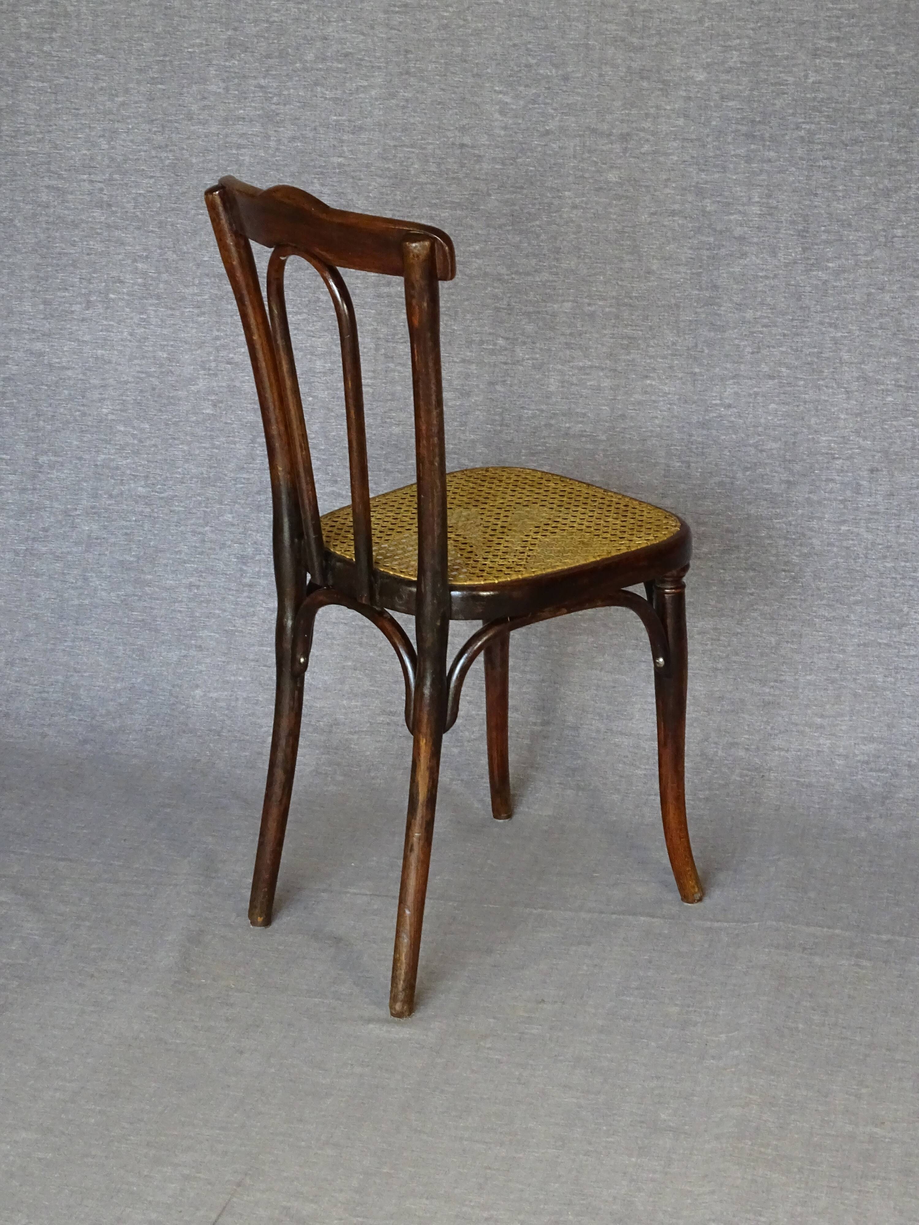 Thonet Chair No. 130 -1/2 from 1904, perfect caning