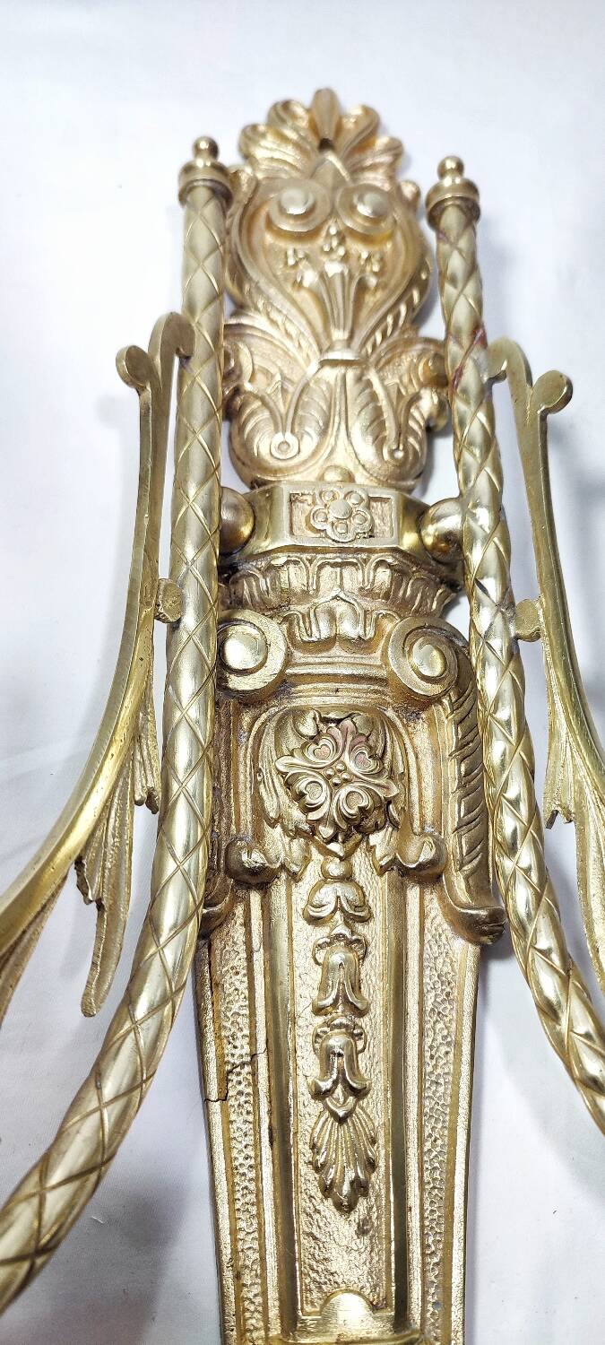 Aplique de pared de bronce. Francia, 1950s.