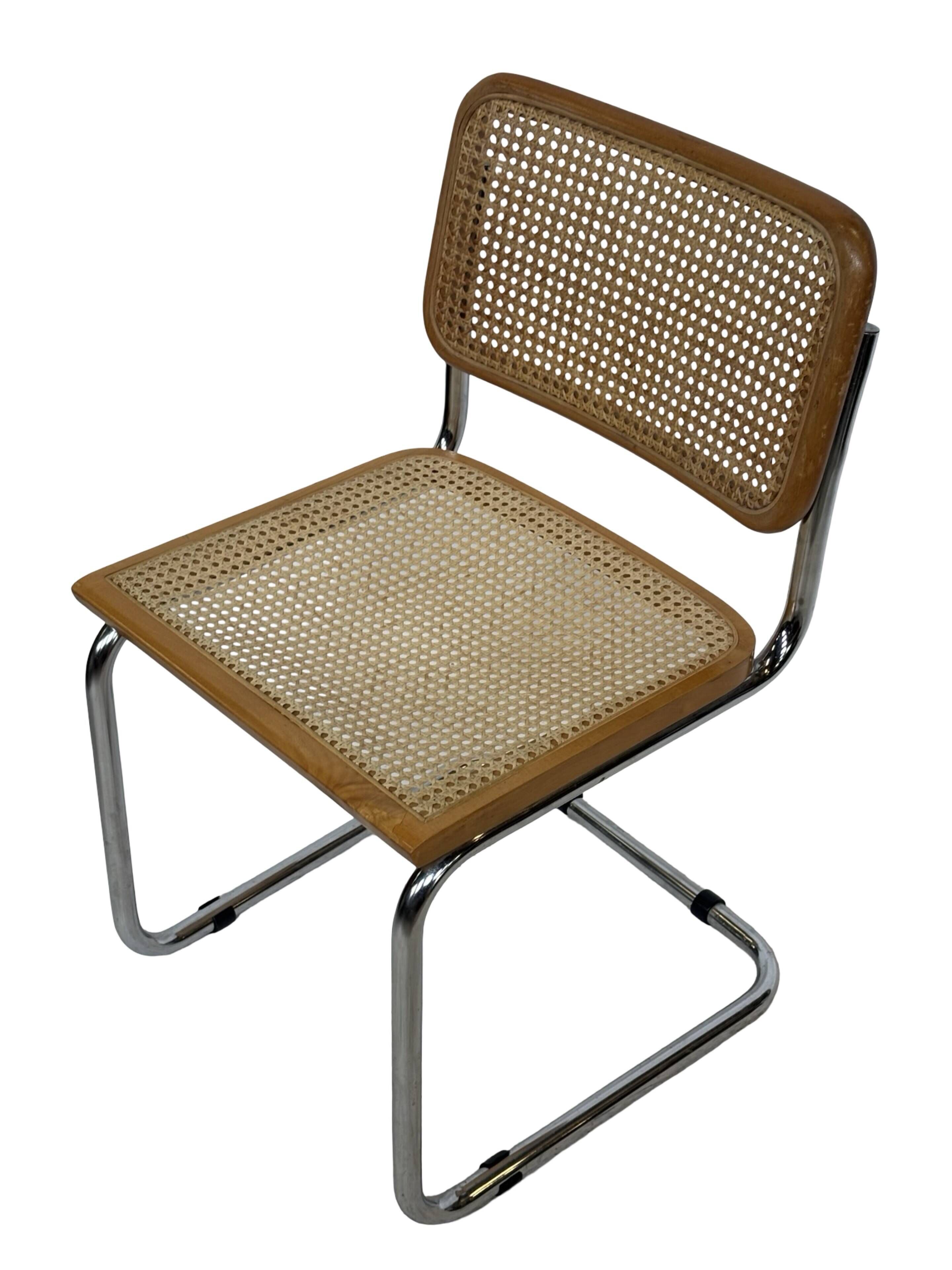 Chaise de design Cesca modèle B32 en chrome
