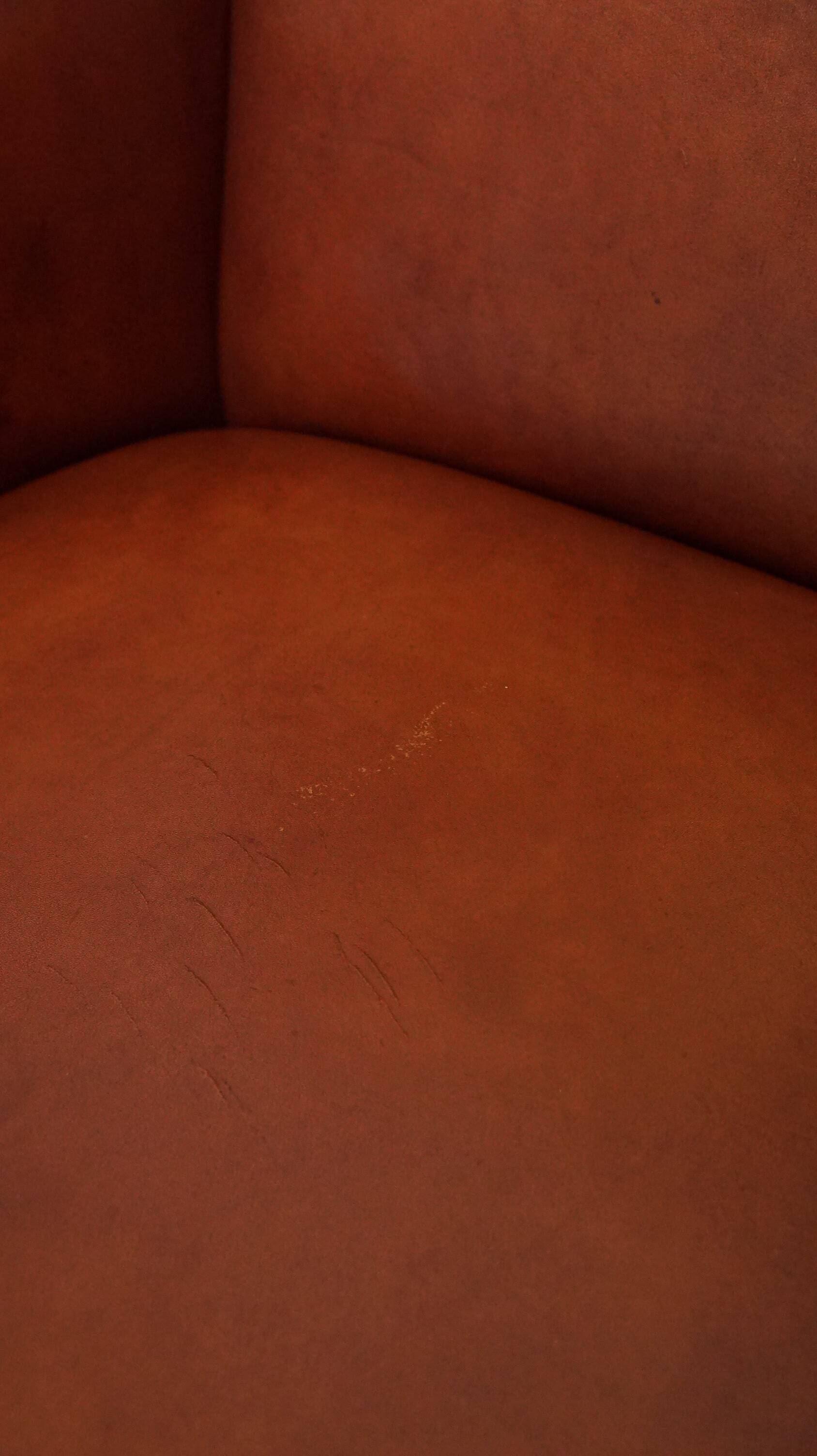 Ensemble majestueux et luxueux de 4 fauteuils design Art Déco en cuir de vachette couleur cognac