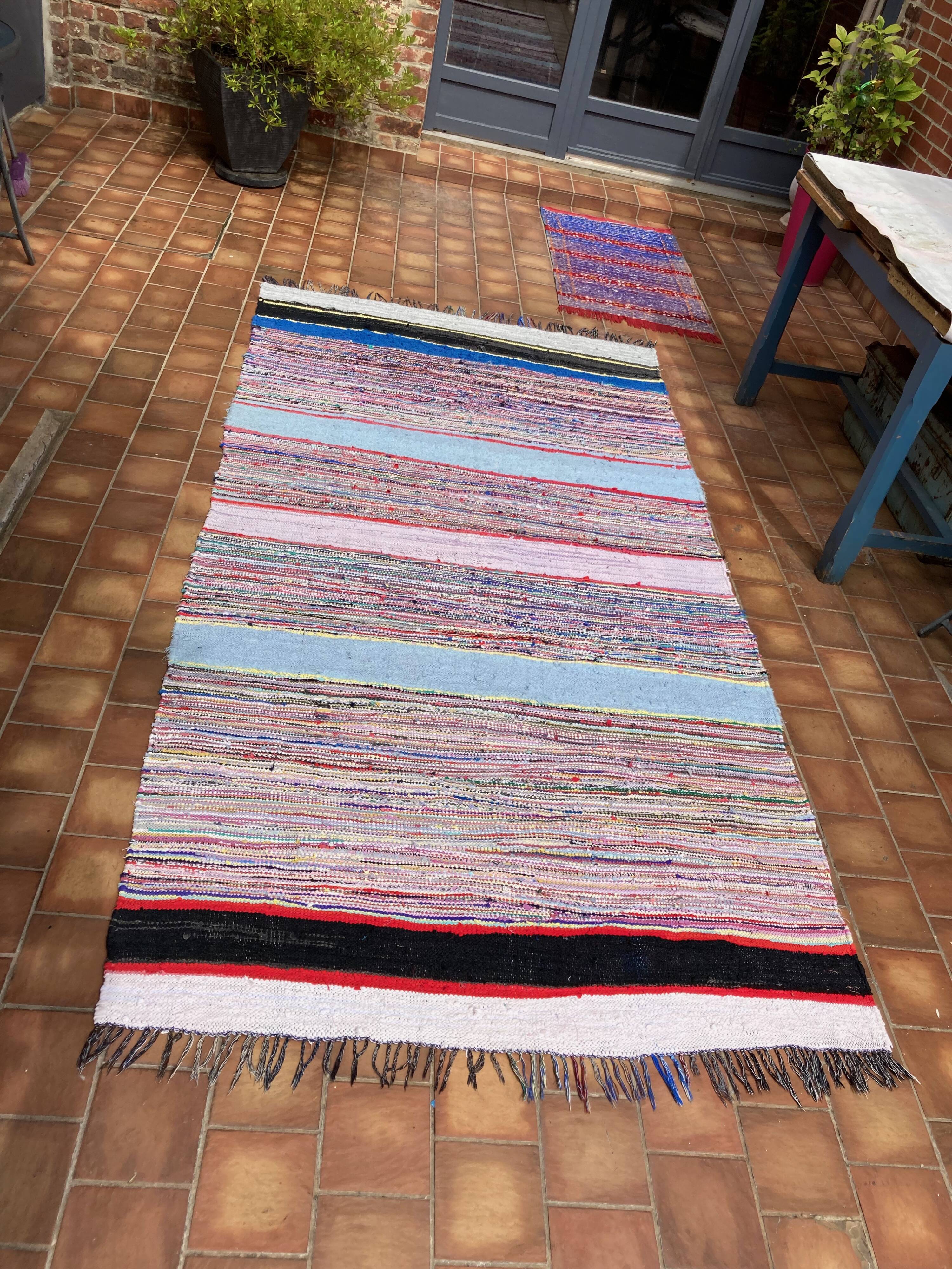 Contemporary and artisanal carpet 290 x 138 cm