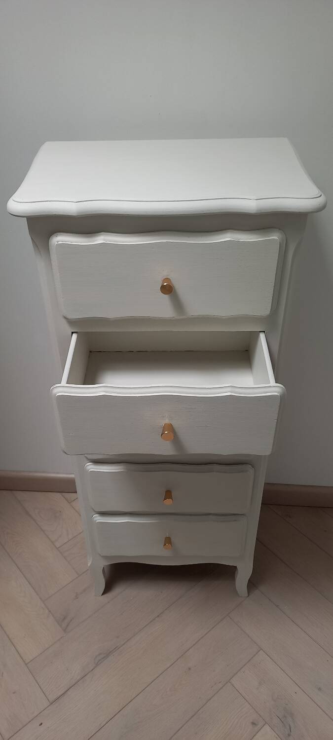 Old chest of drawers