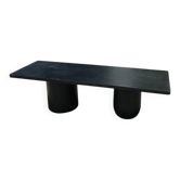 Table basse rectangle en bois teinté noir pied boule et cylindrique.