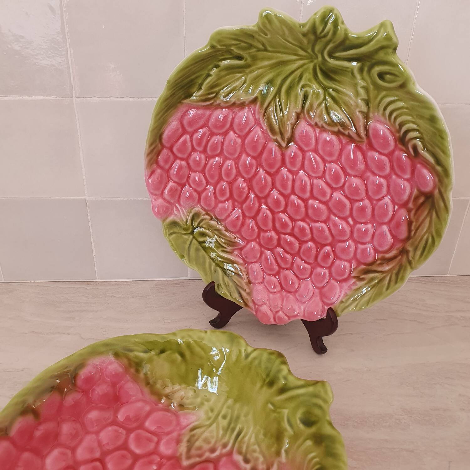 Presentation dish and salad bowl in Italian Barbotine