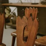 8 chaises brutalistes en orme massif par Aranjou 1950’s