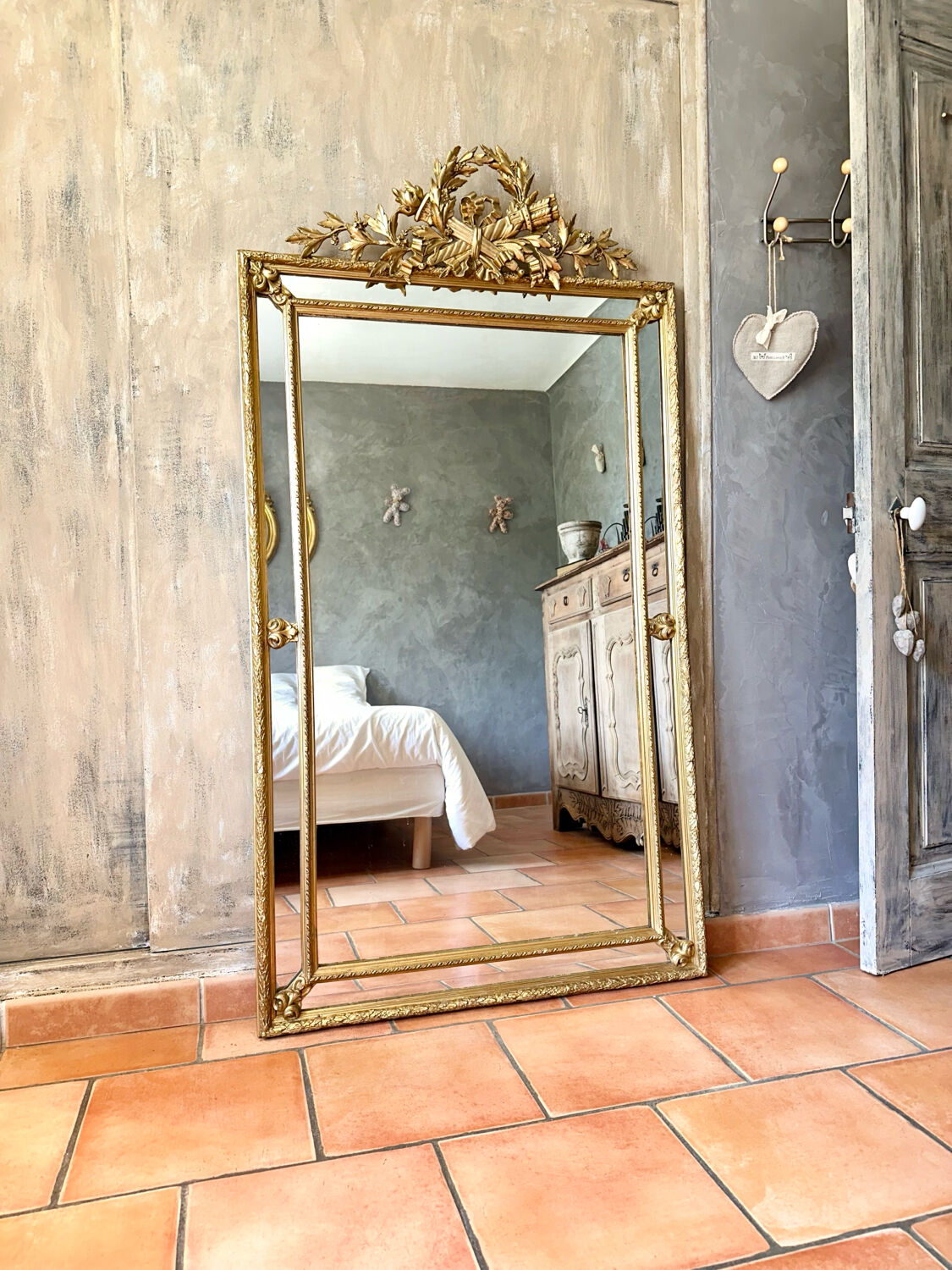 Antique gilded mirror with parcloses from the 19th century.