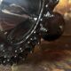 Grande coupe sur pied en opaline noire Art déco des années 1930 une rareté atypique
