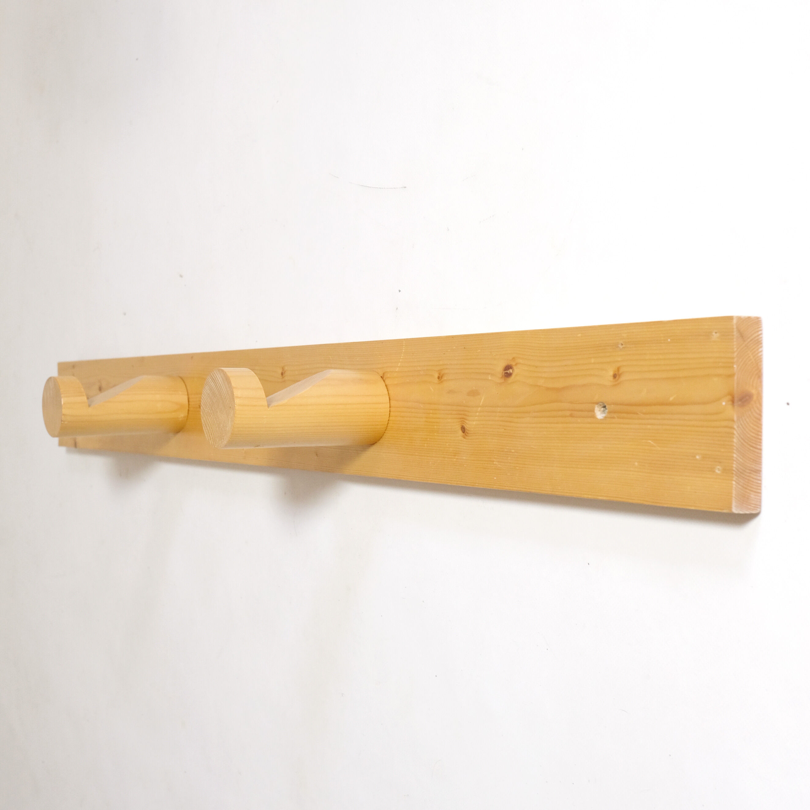 Charlotte Perriand, solid pine coat rack, 104 cm.