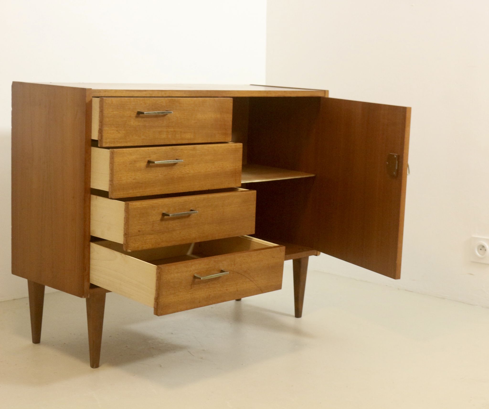 Scandinavian chest of drawers, consisting of 4 drawers, year 60. Ref calypso