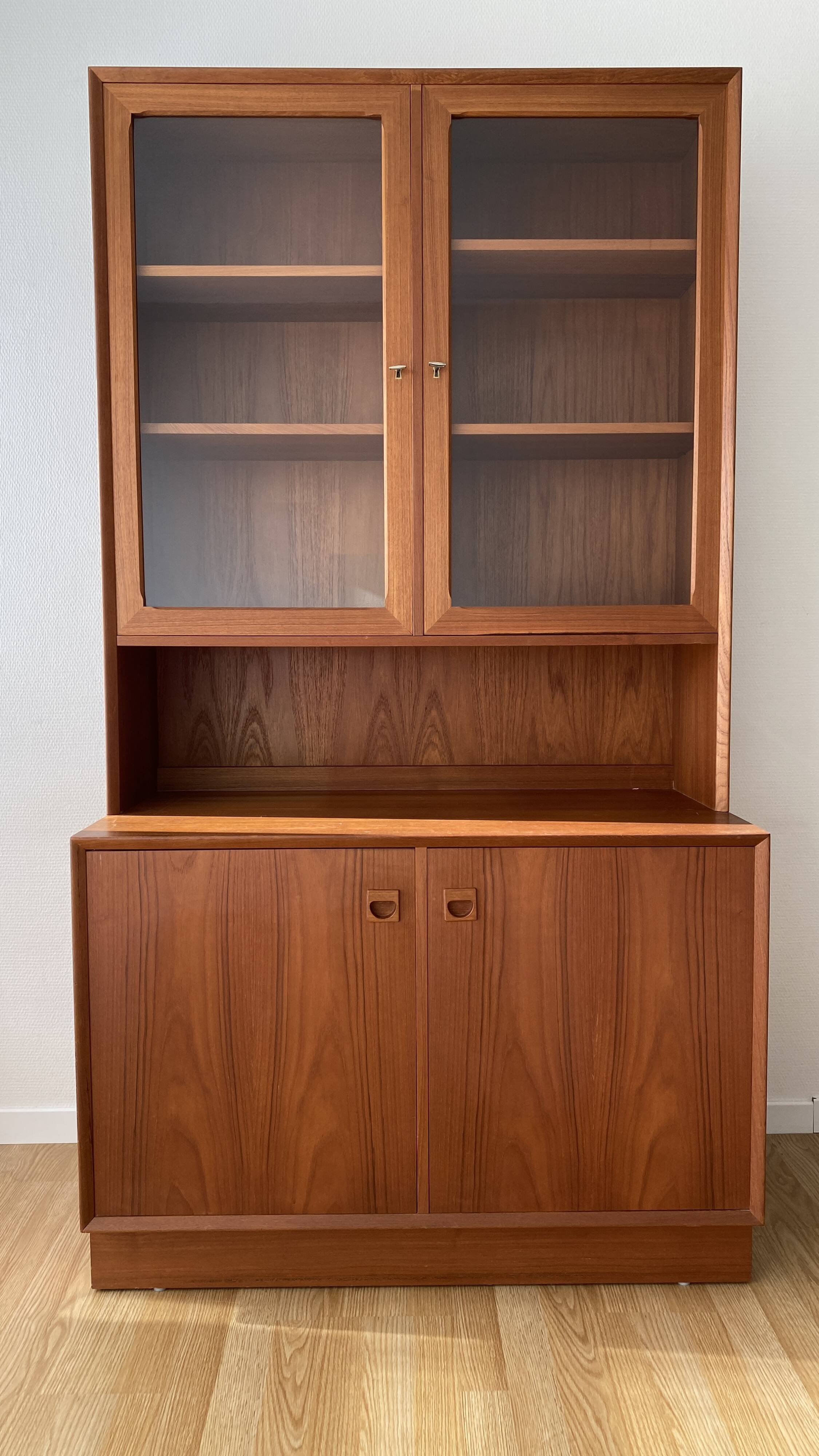 Meuble vitrine scandinave années 60 en teck par Erik Brouer