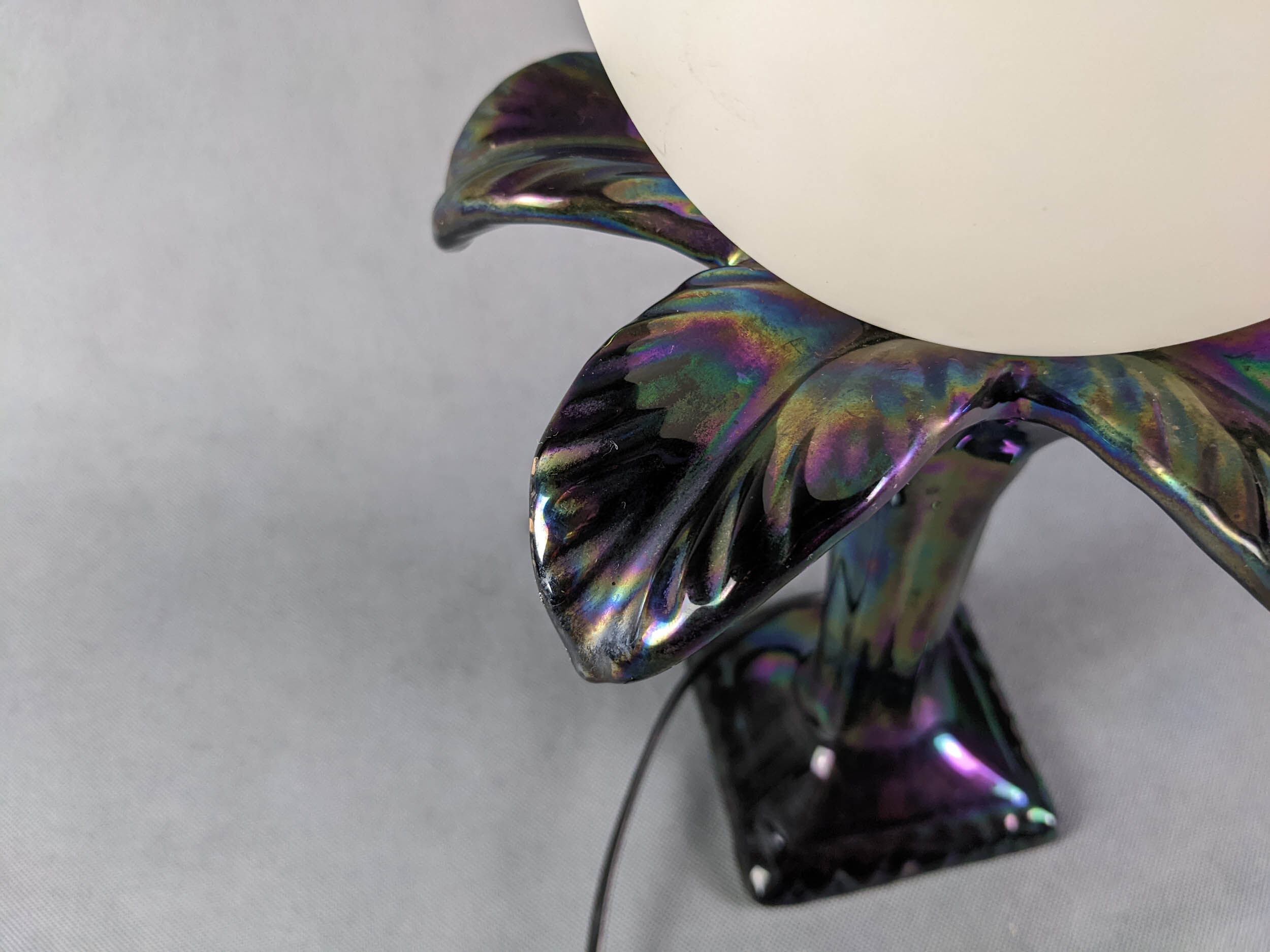 Ceramic lamp palm globe, Italian design 70-80, iridescent blue ceramic, white globe