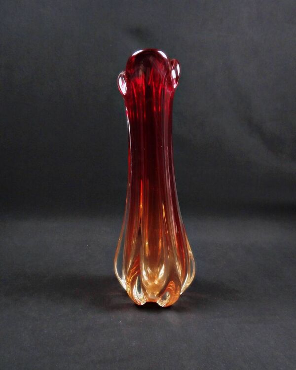 Vase en verre de Murano soufflé incamiciato dégradé rouge & ambre années 70