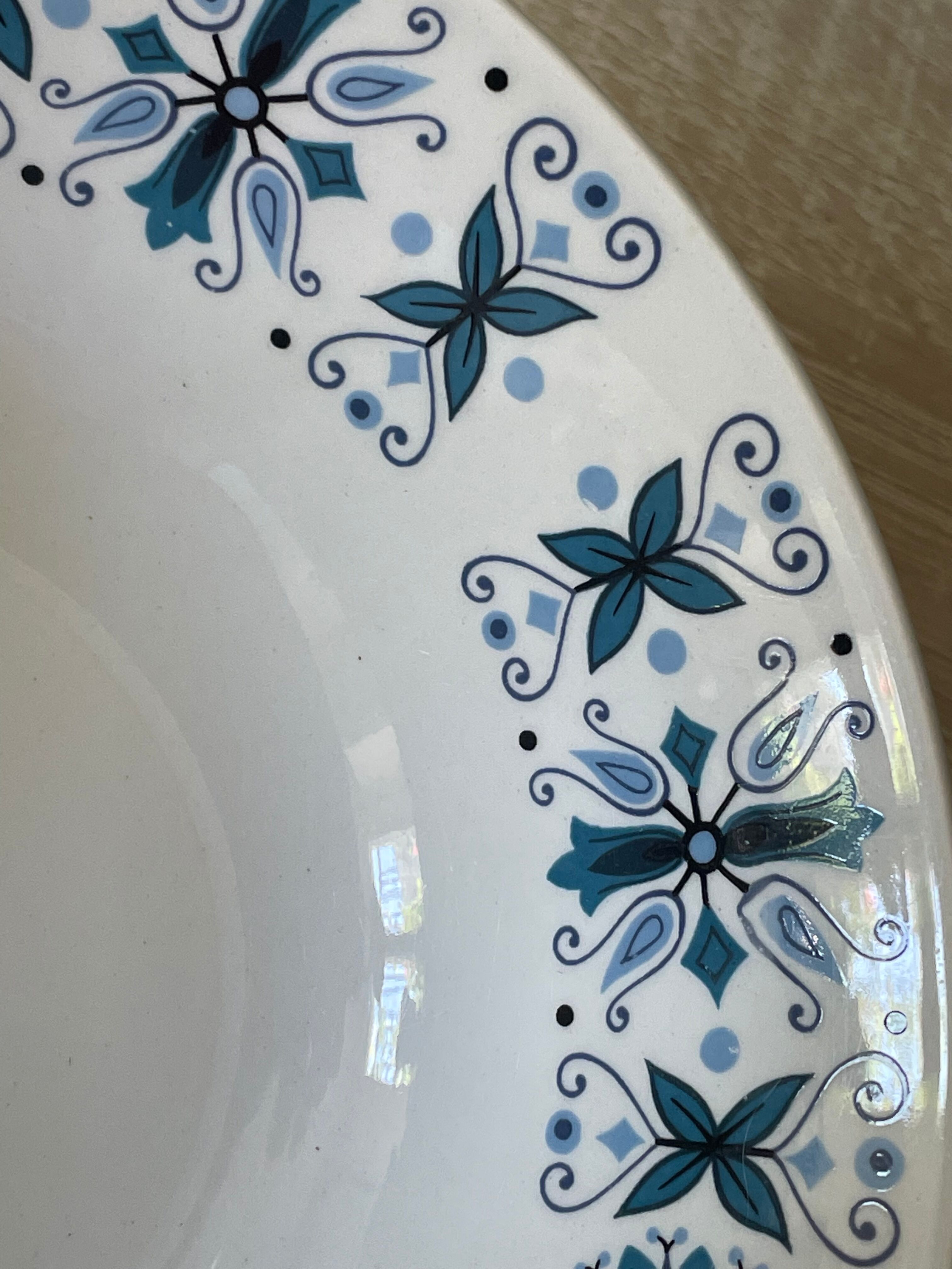 5 vintage Villeroy & Boch bowls