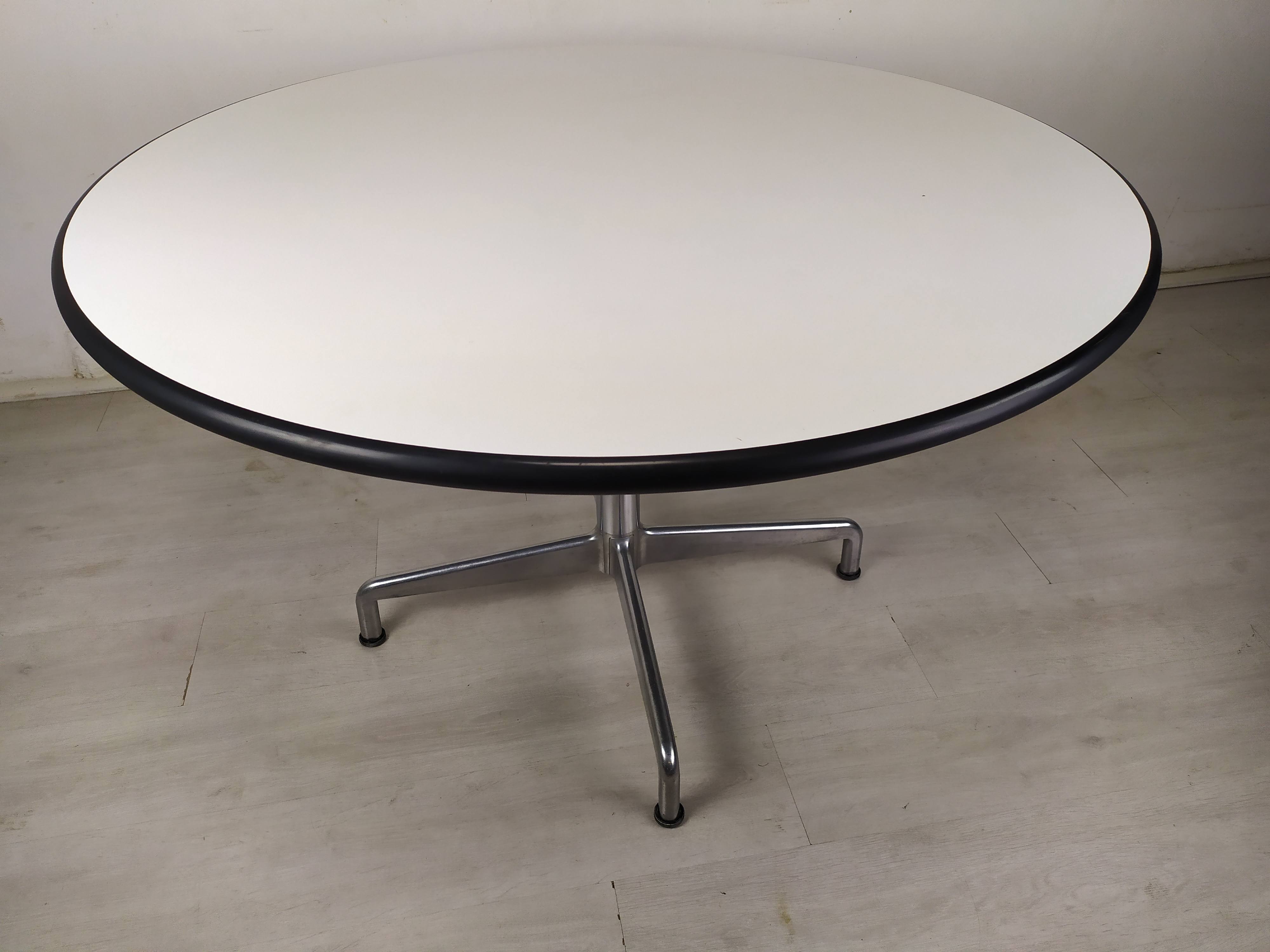 Round table Giancarlo Piretti