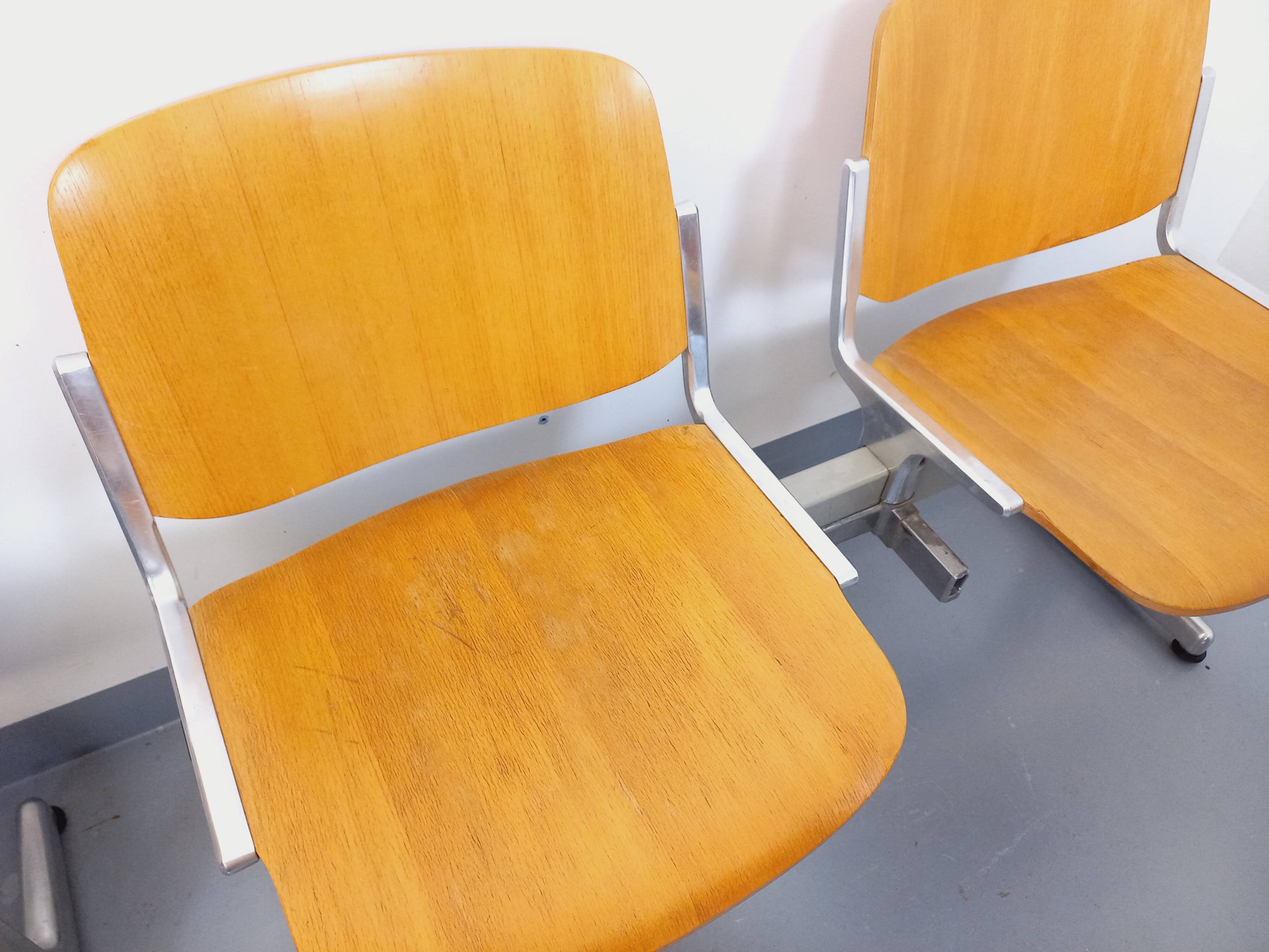 Suite of 4 vintage Giancarlo Piretti benches for Castelli in wood and aluminum