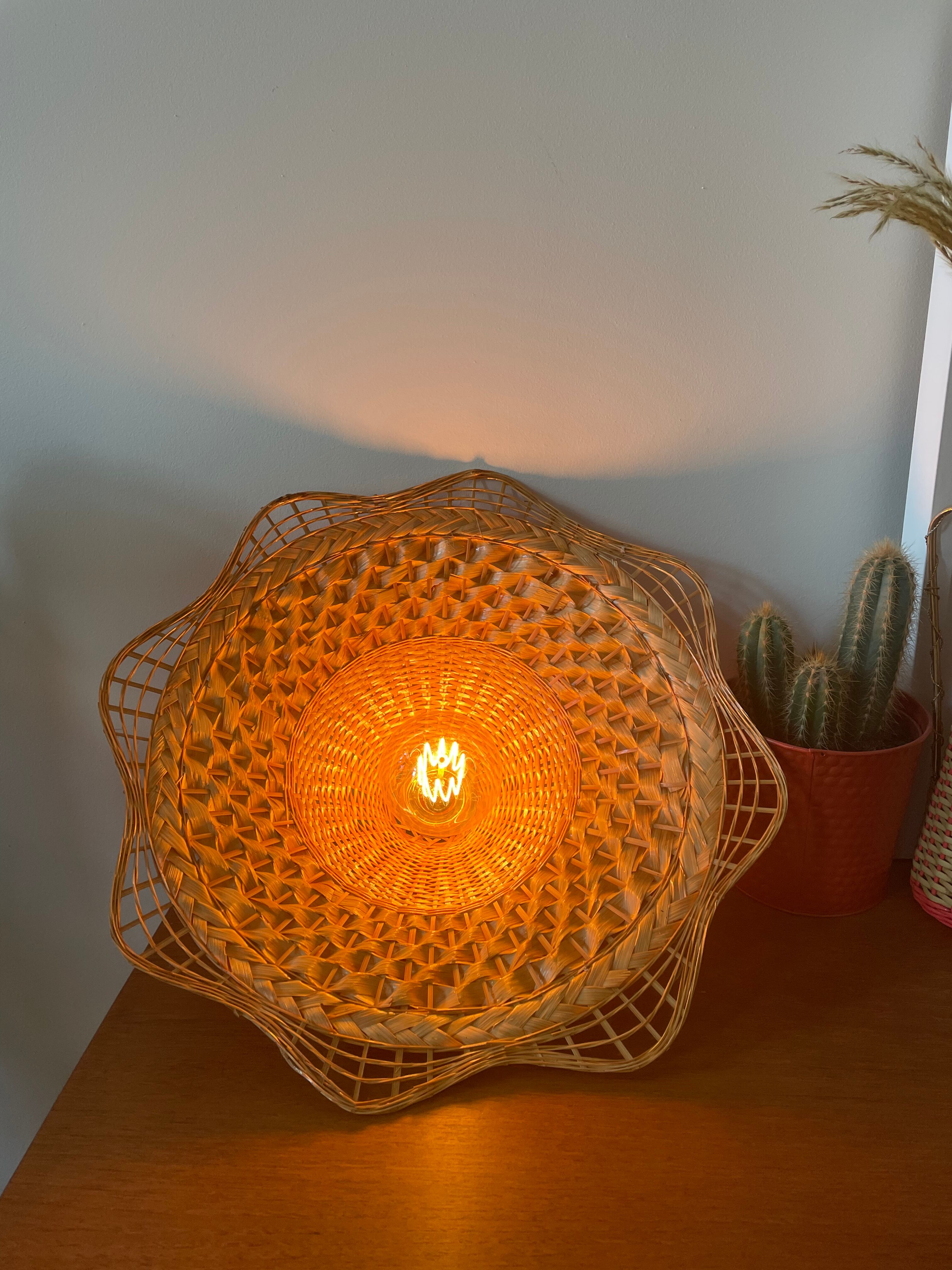 Wall lamp in natural fiber
