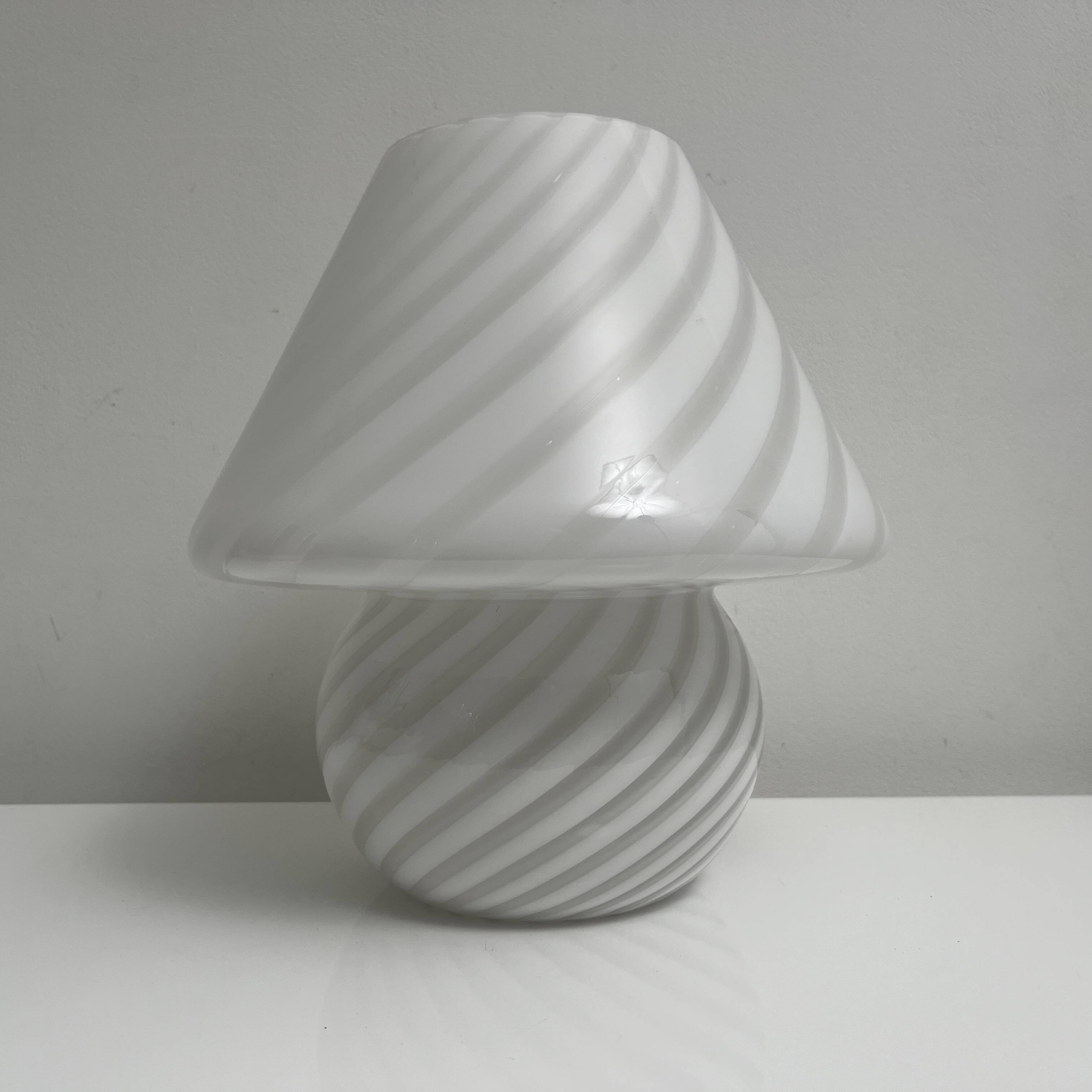 Murano mushroom lamp Italy vintage spiral decor glossy white dlg ven