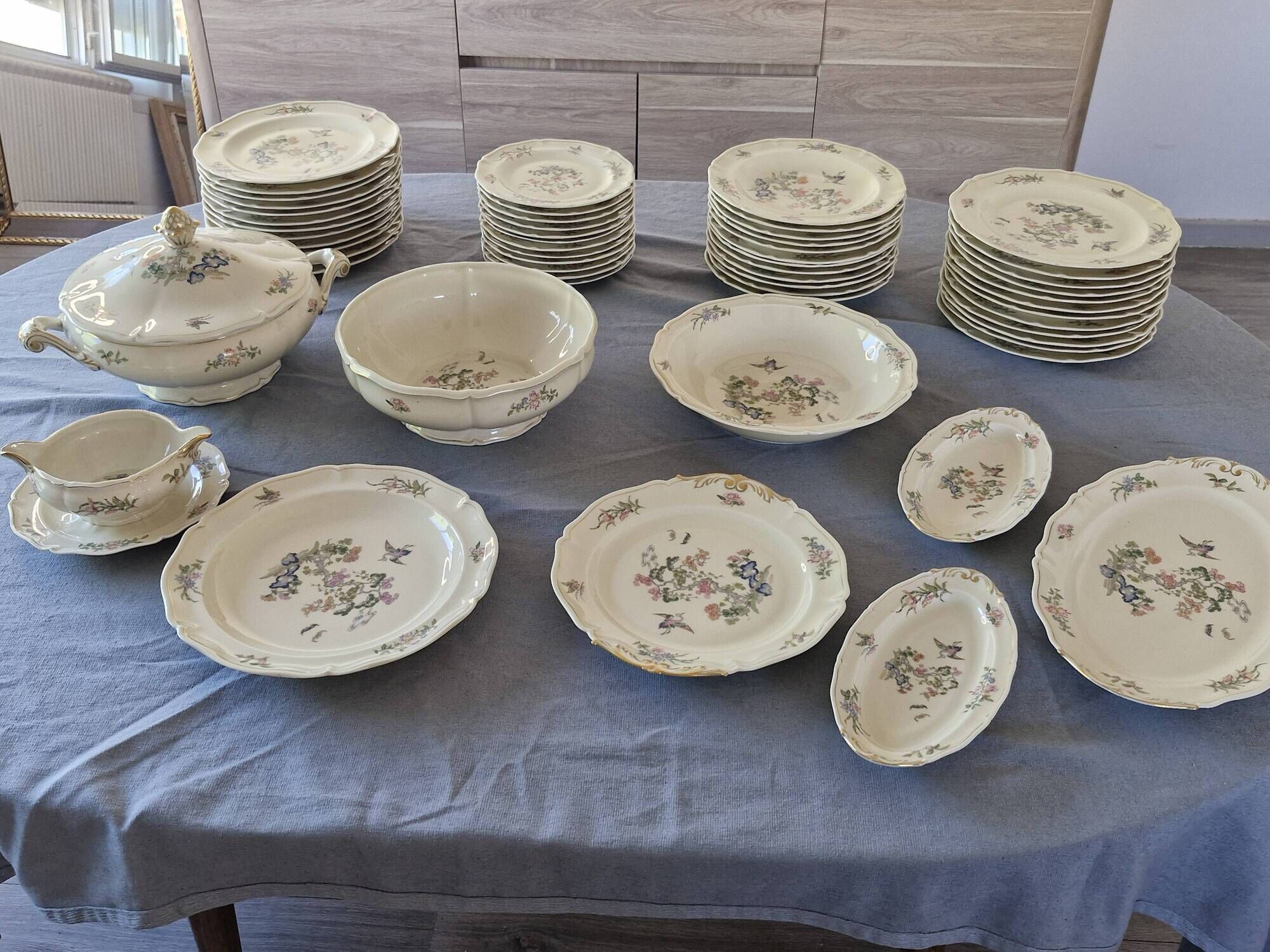 Limoges porcelain table service from the Old Royal Factory – 58 pieces
