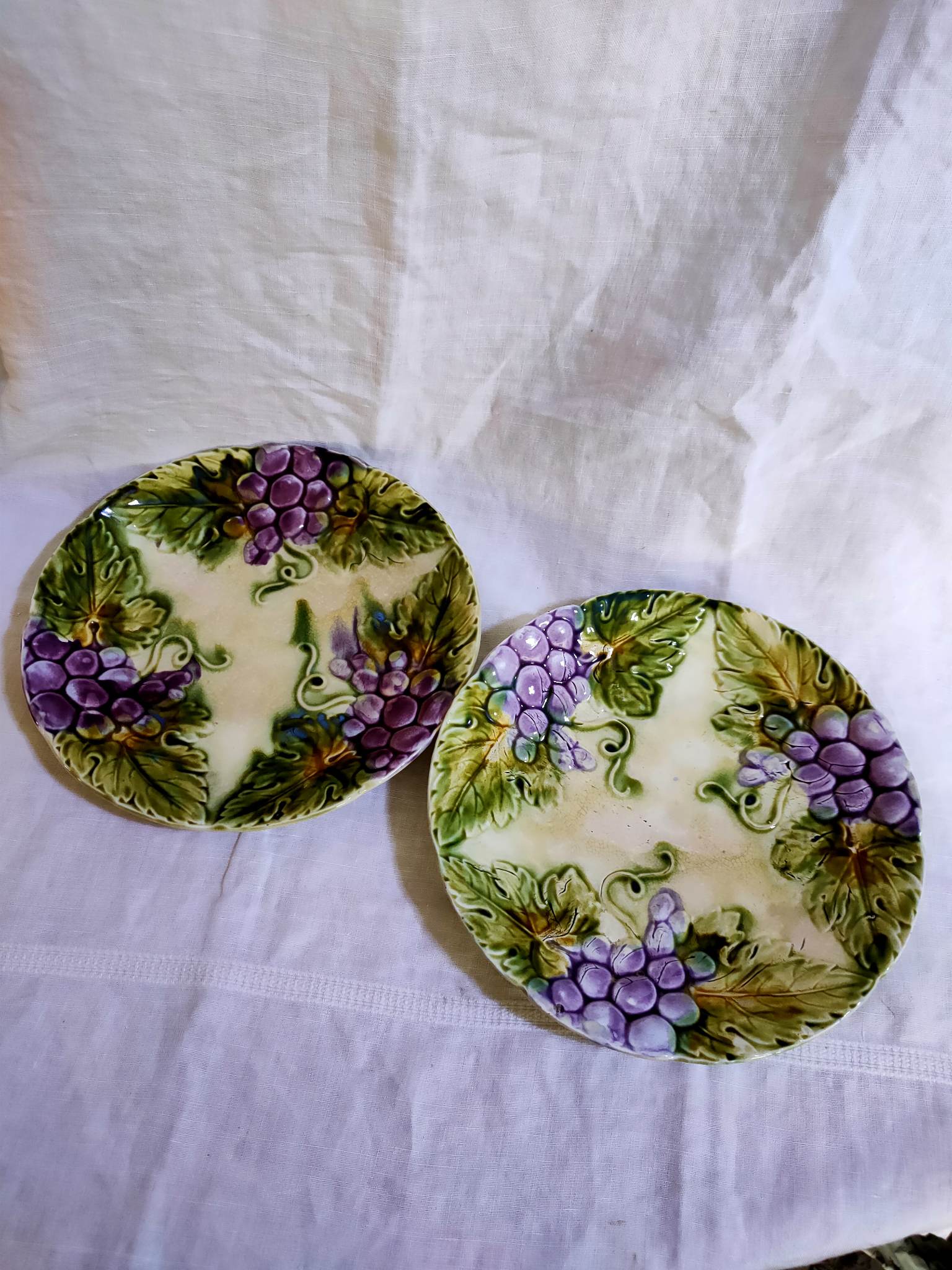 2 vintage slip dessert plates