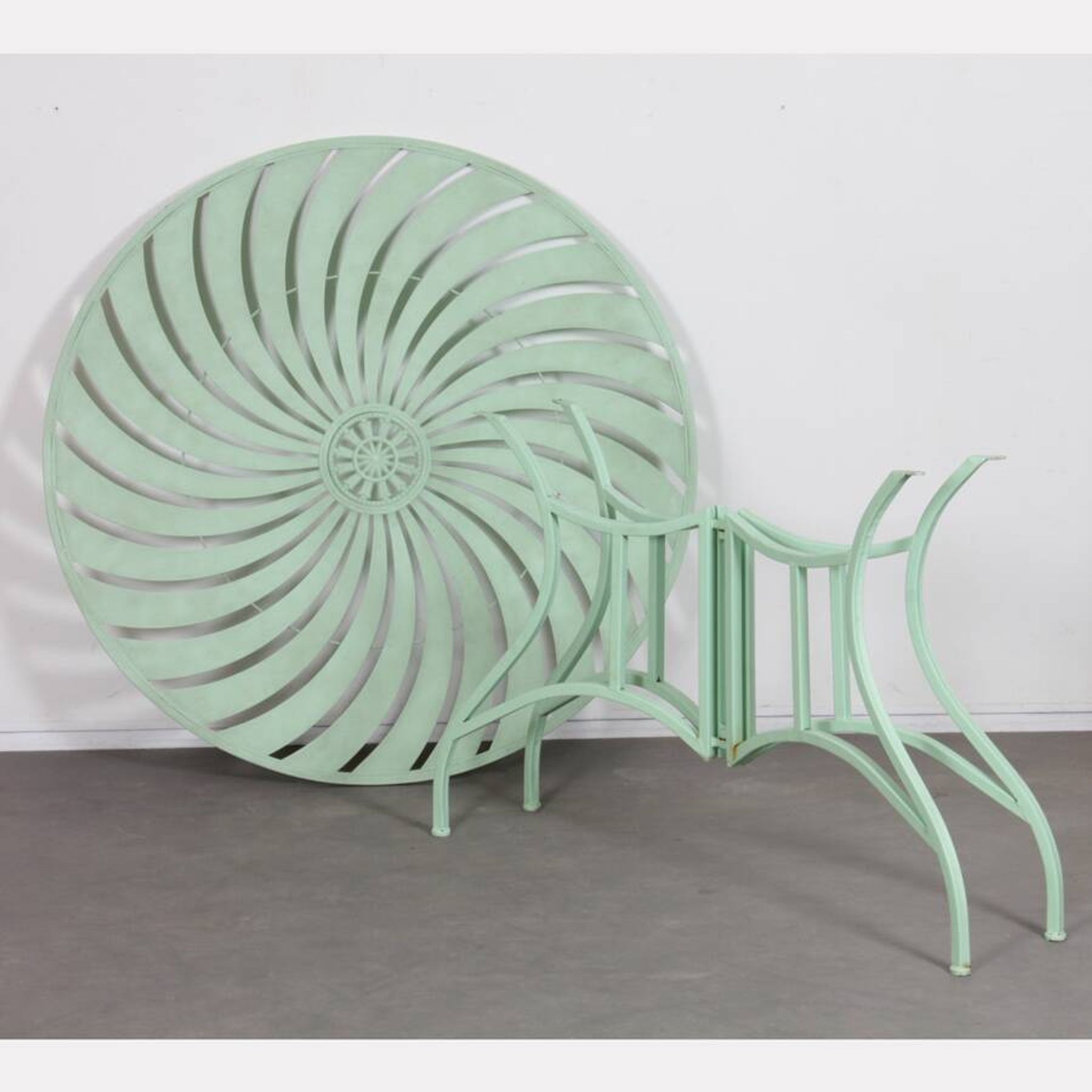 Round metal garden table, 1990