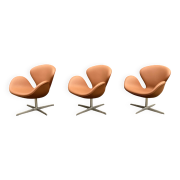 2x Fritz Hansen Swan chair by Arne Jacobsen, NEW condition!!
